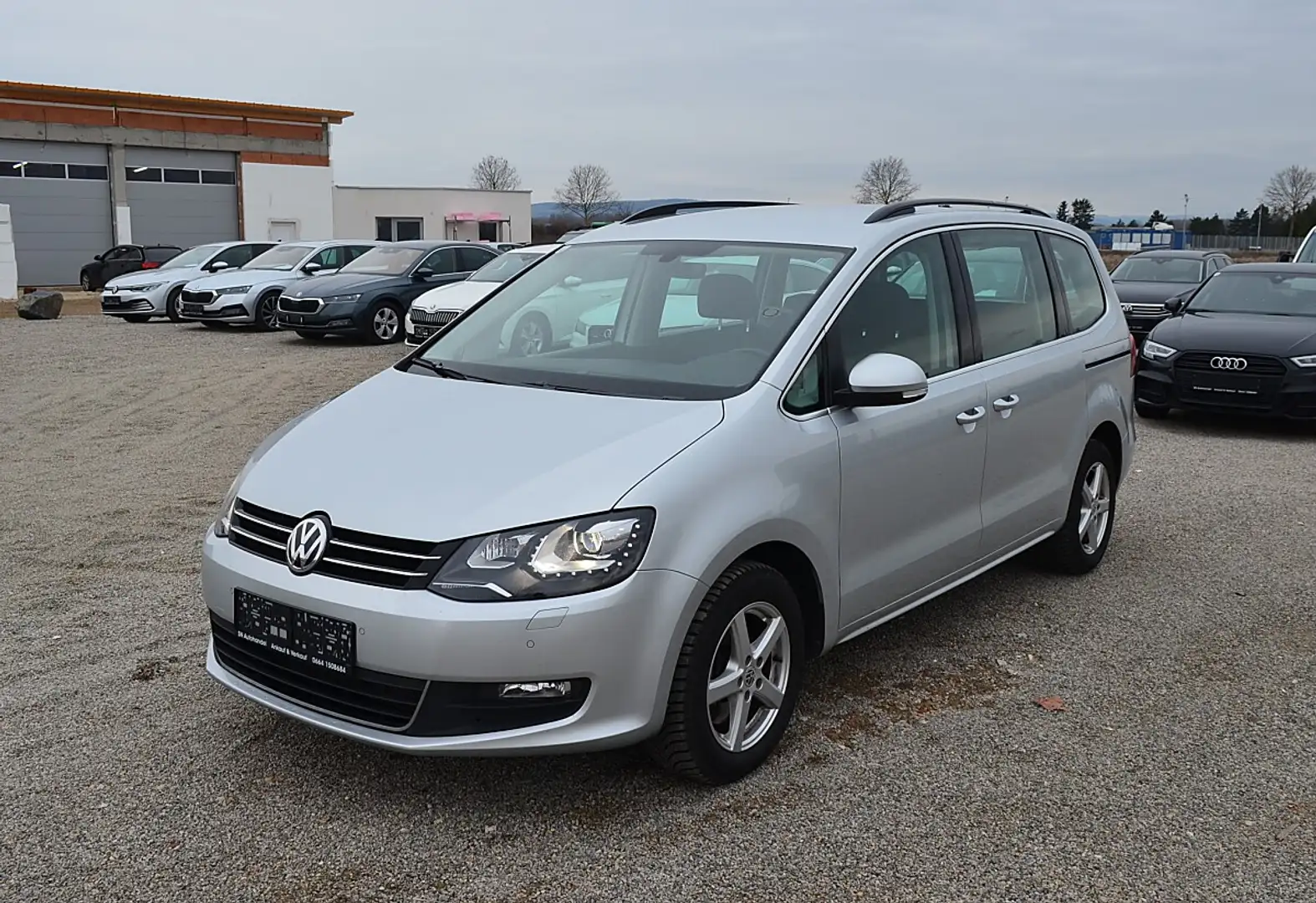 Volkswagen Sharan Business SCR 2,0 TDI DSG 7 Sitzer Grau - 1