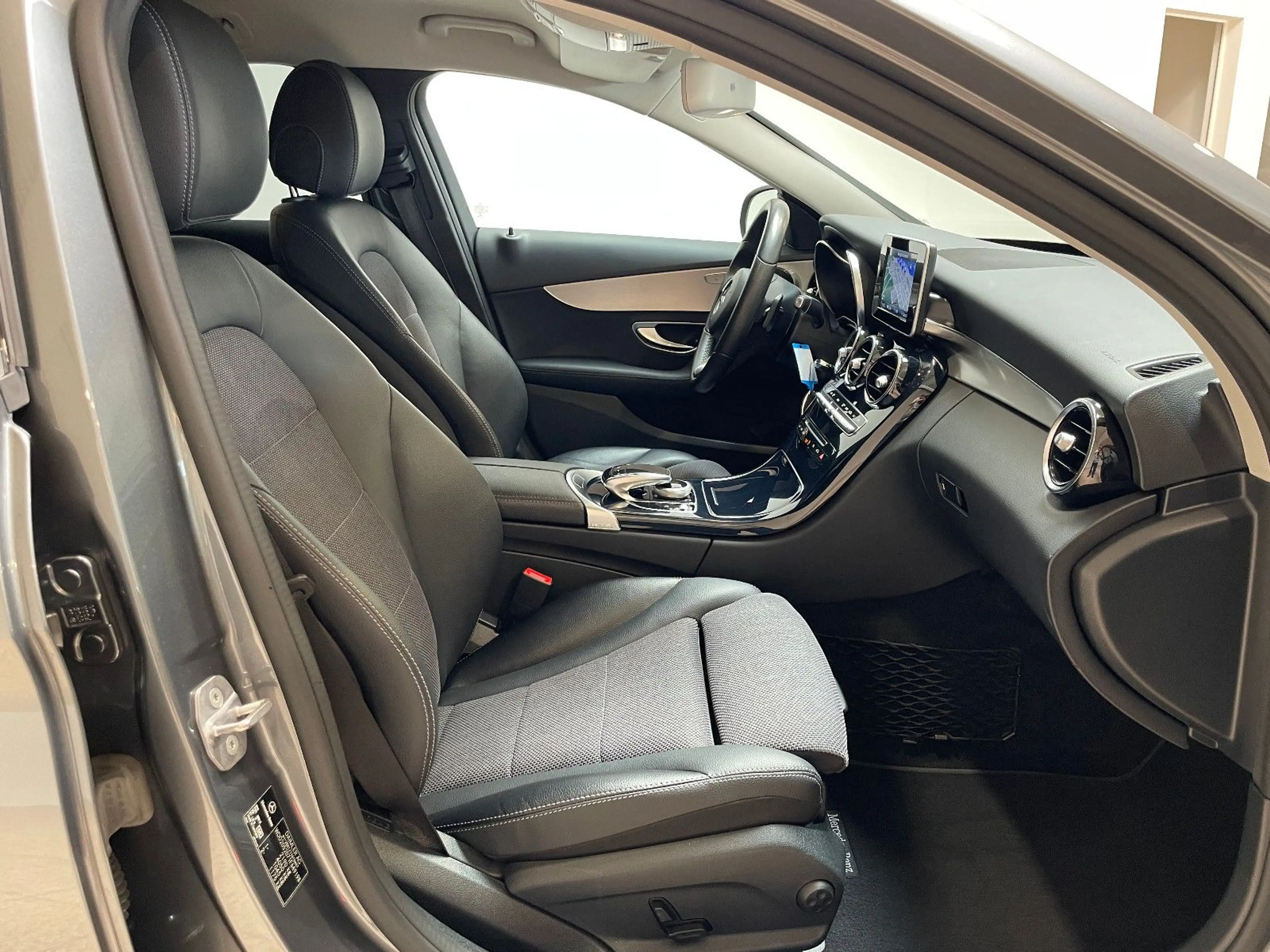 Mercedes-Benz C 200 d  T-Modell AVANTGARDE 9G-Tronic — photo 17