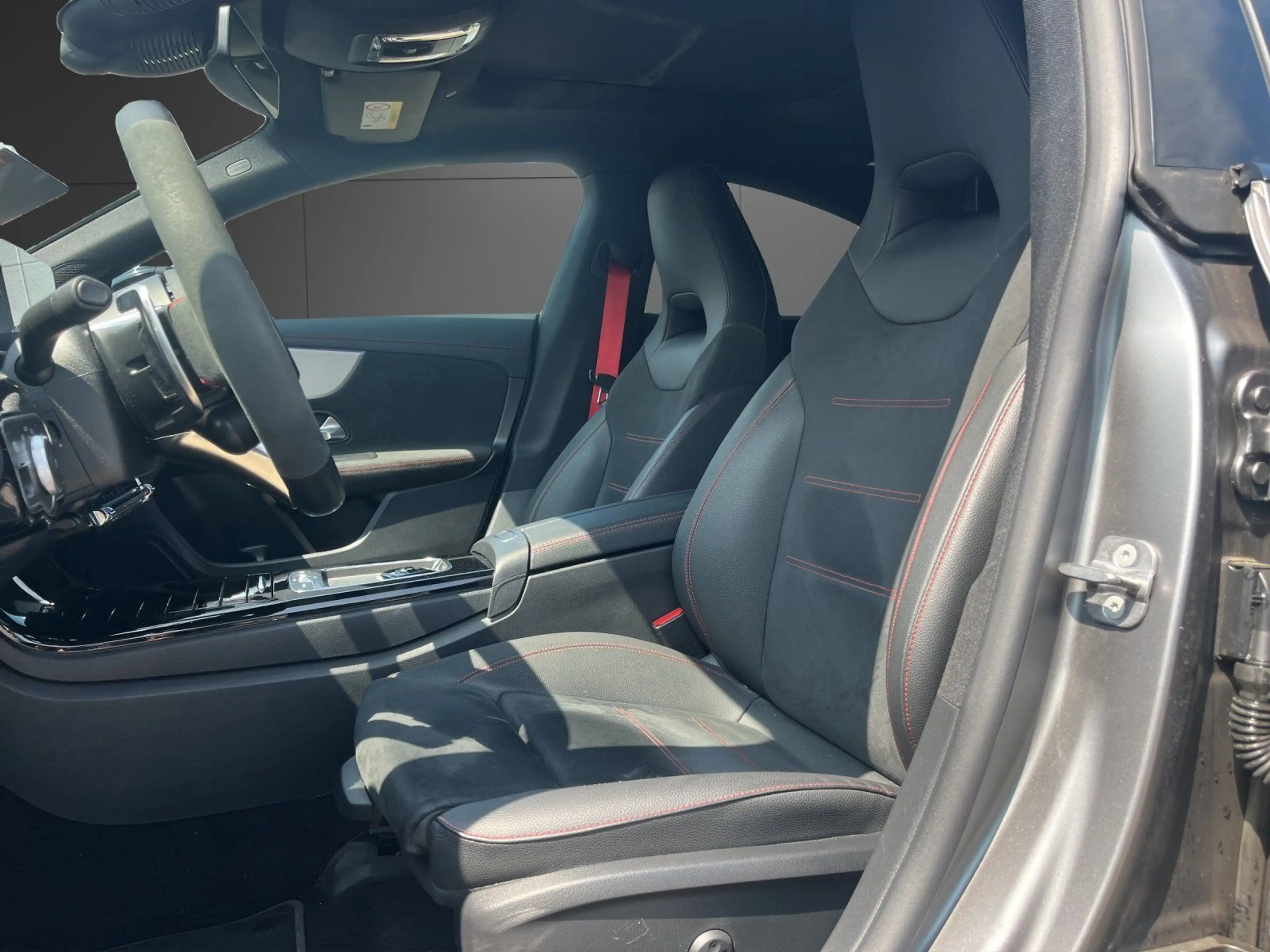 Mercedes-Benz CLA 35 AMG 4M AERO+NIGHT I+II+PANO+MAGNO+MBEAM++ — photo 8