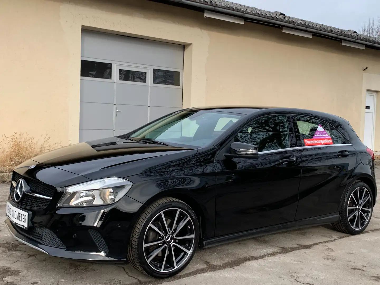 Mercedes-Benz A 180 A180 wenig Km ausgezeichneter Zustand viele Extras Schwarz - 2