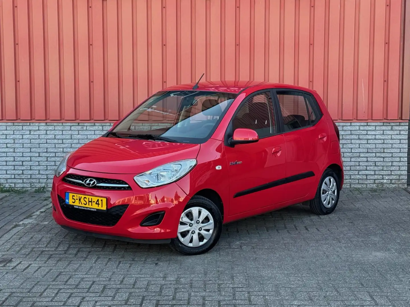 Hyundai i10 1.0 i-Drive Cool Airco Elektrischpakket USB AUX Red - 1