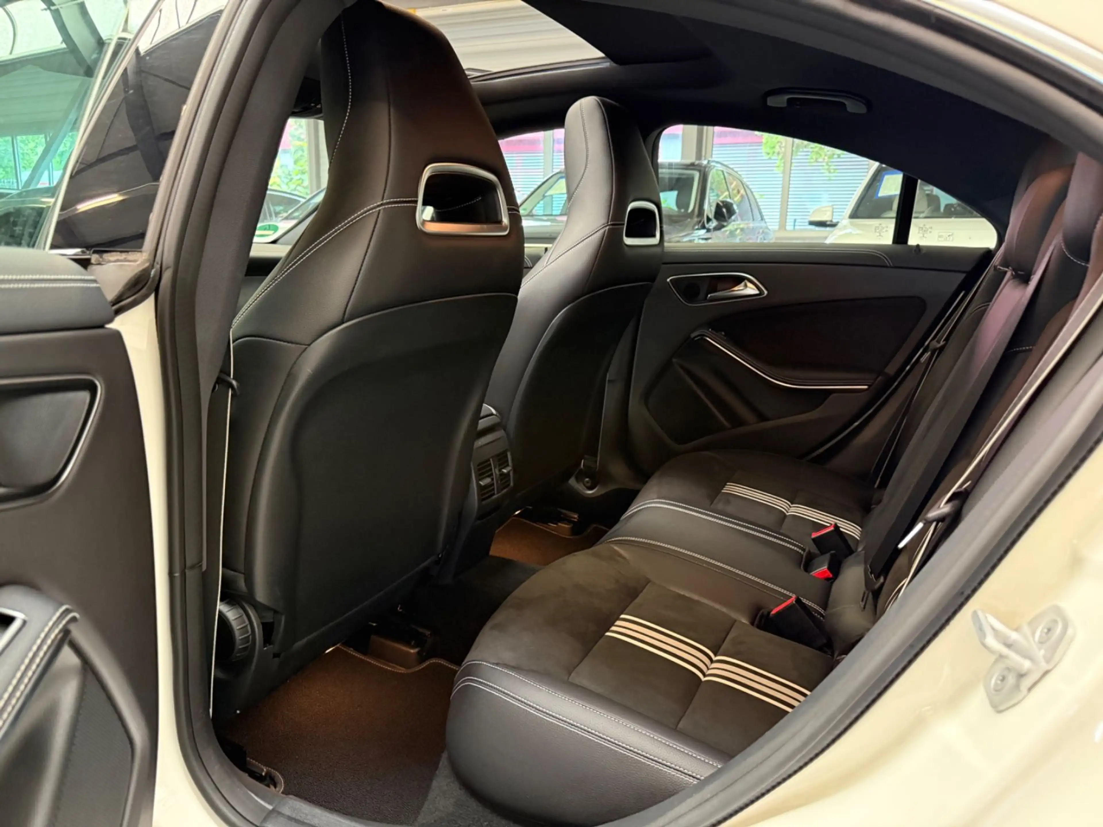 Mercedes-Benz CLA 200 Aut AMG LINE PANO/NAVI/LED/KAM/KEY/TOT — photo 14