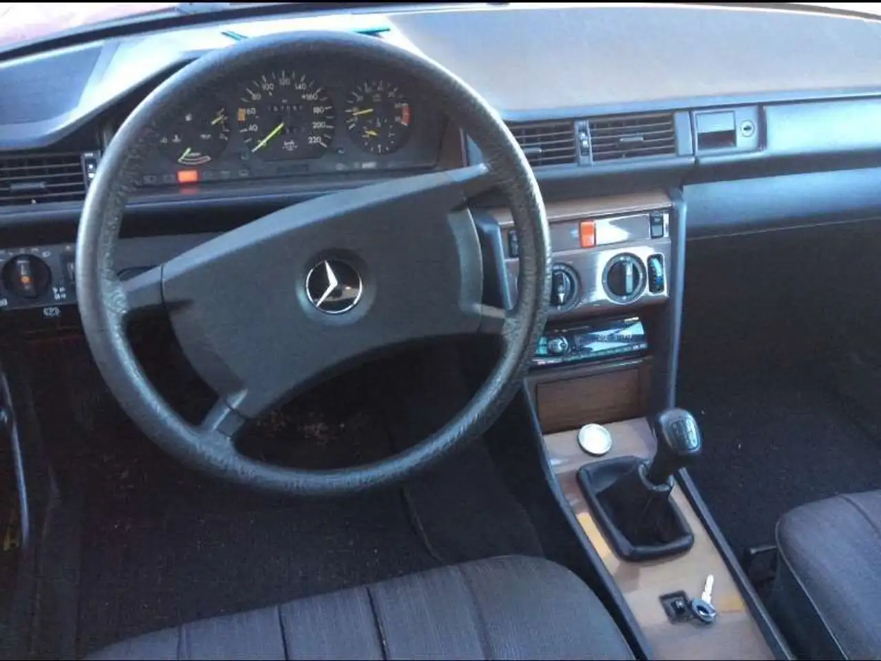 Mercedes-Benz E 200 Limousine, foto 11