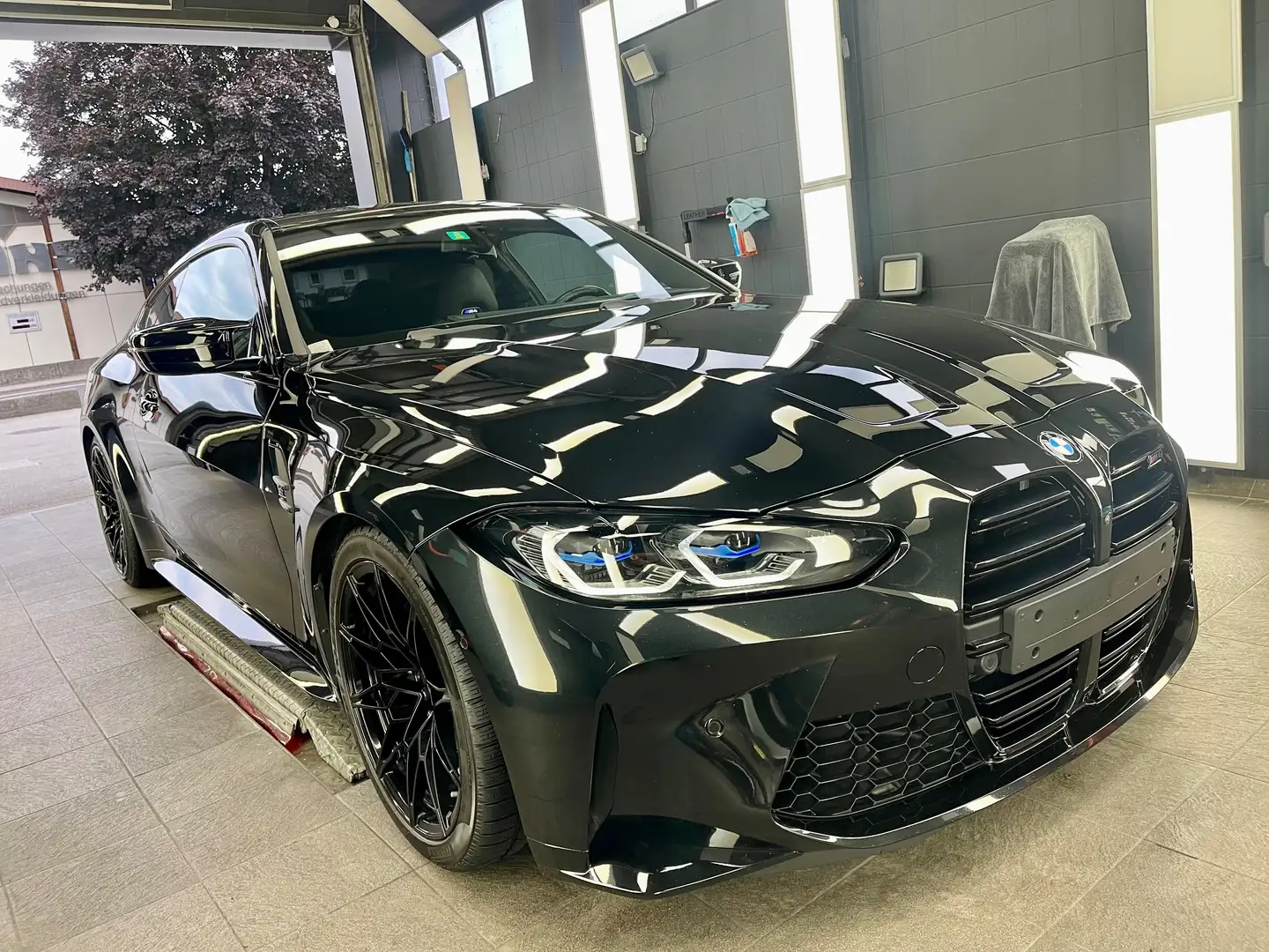 BMW M4 xDrive Competition Schwarz - 2