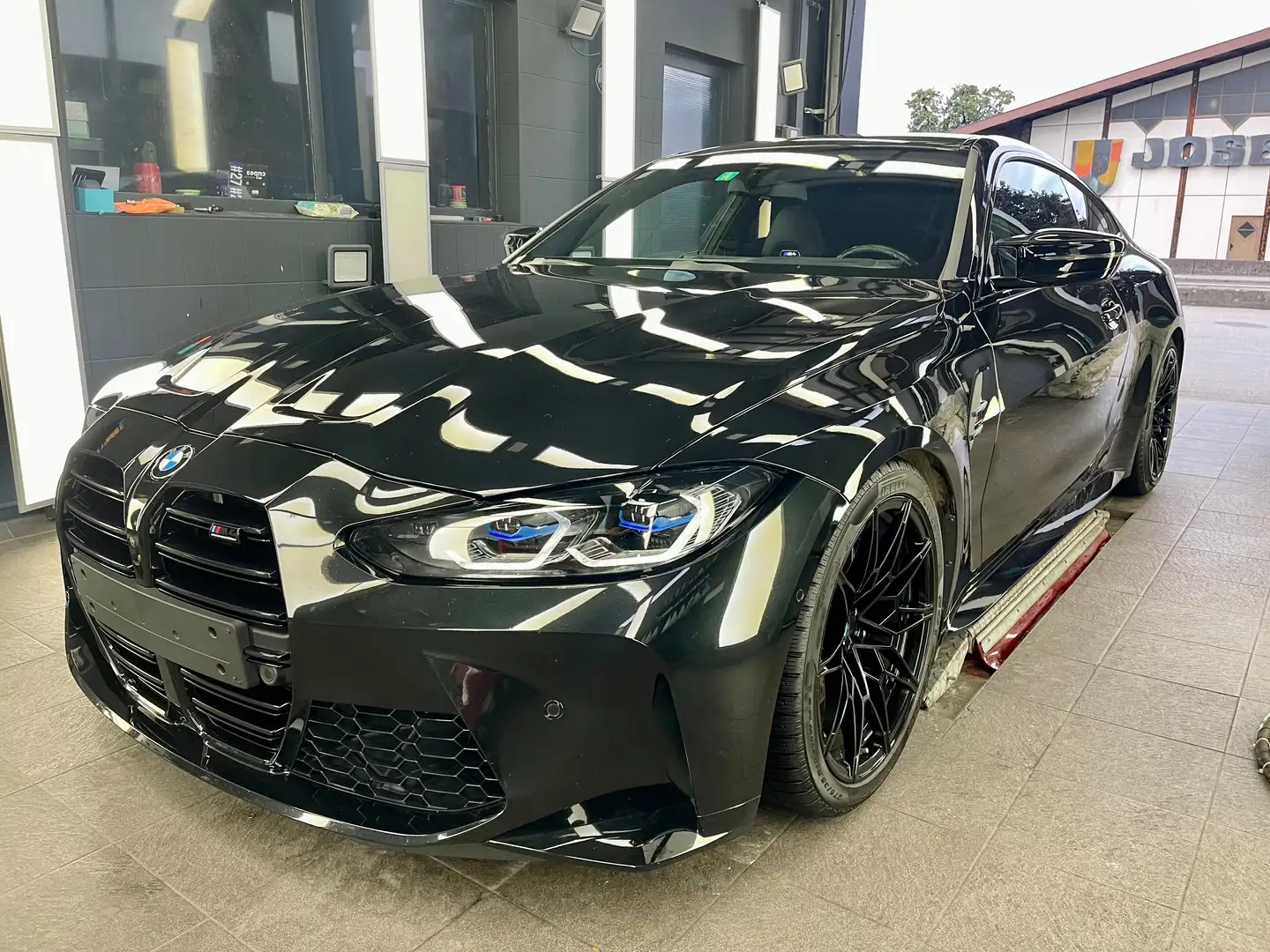 BMW M4 xDrive Competition Schwarz - 1