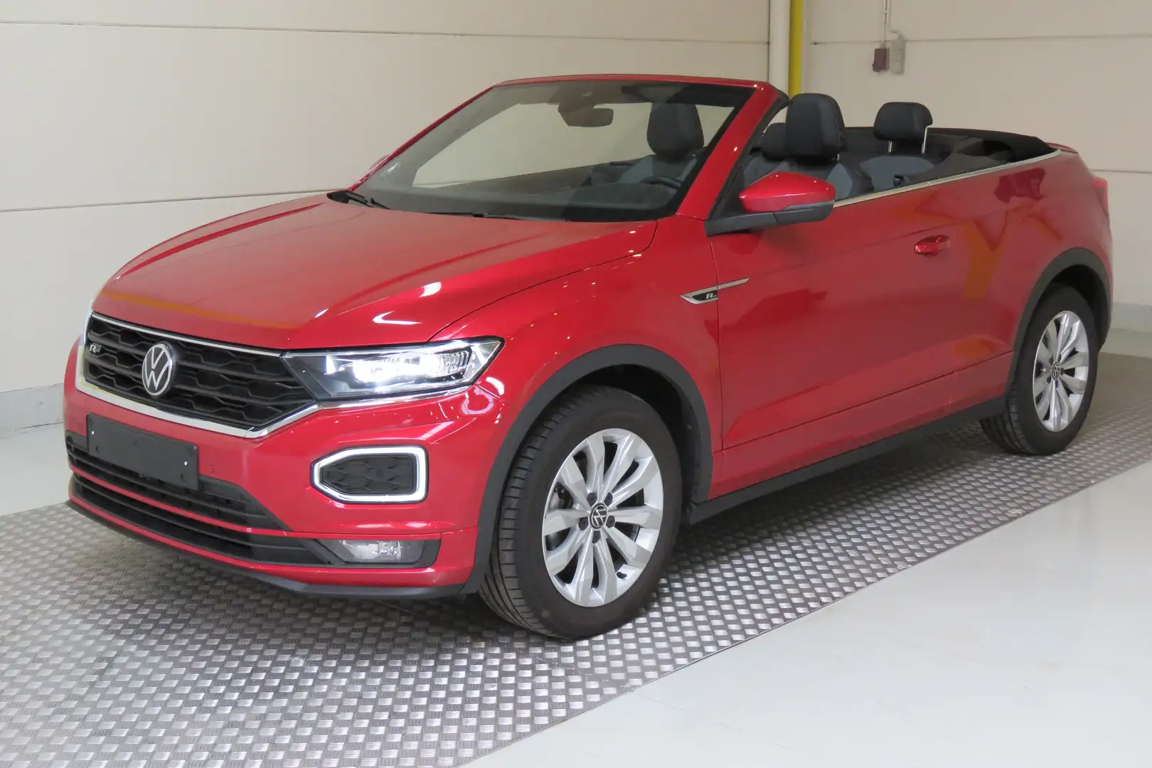 Volkswagen T-Roc TSI Style - Navi - Parkeerhulp - Alu - Windscherm Rojo - 1