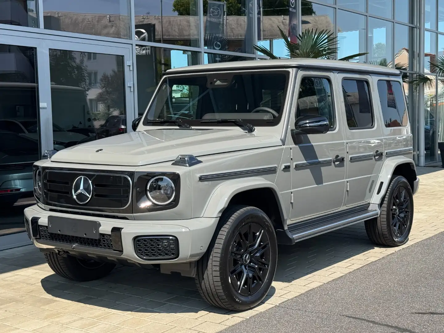 Mercedes-Benz G 580 mit EQ Technologie Night Grijs - 2