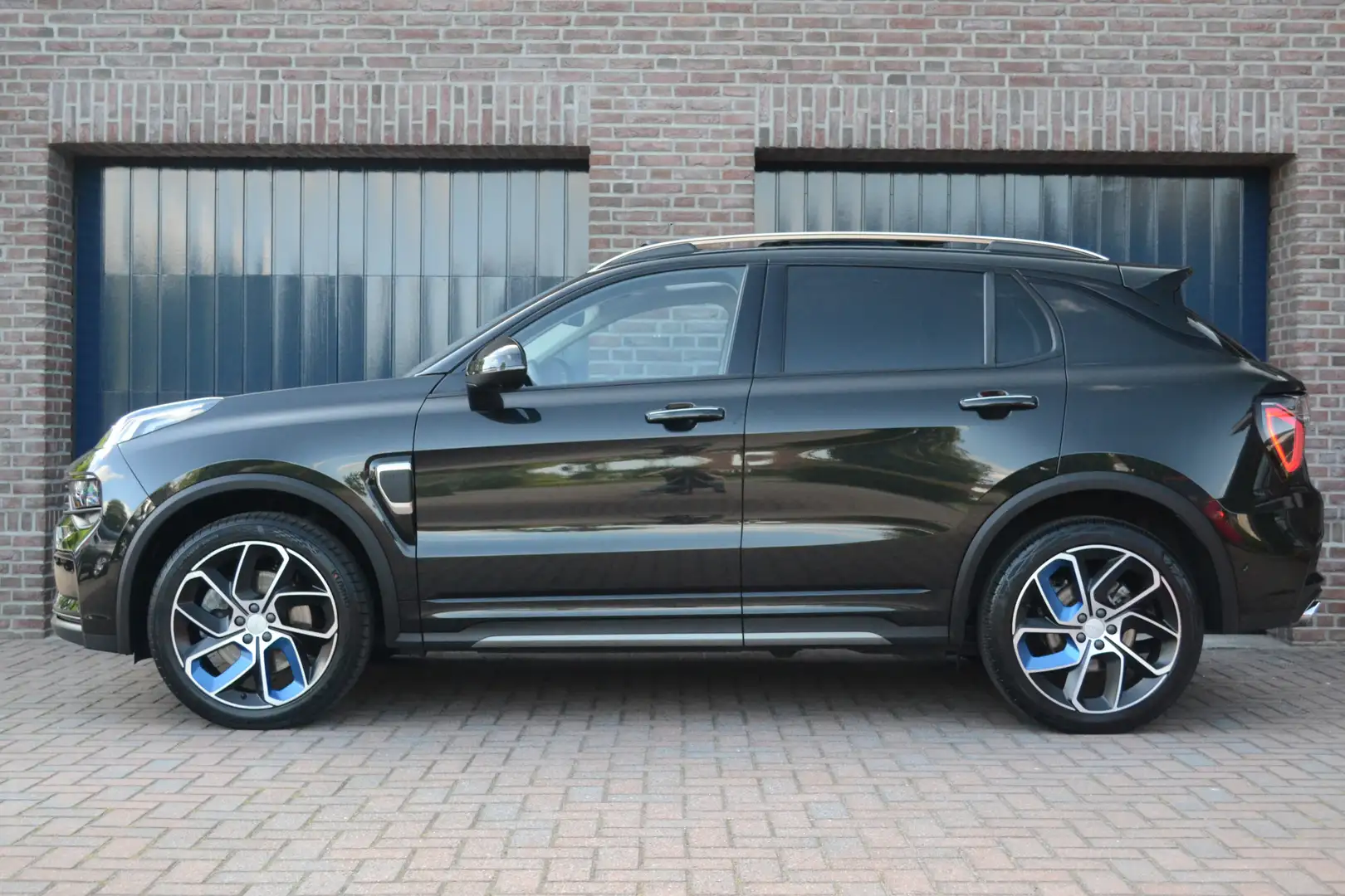 Lynk & Co 01 1.5 Plug-in Hybrid | Black Optic | NL-Auto | 360 C Negro - 2
