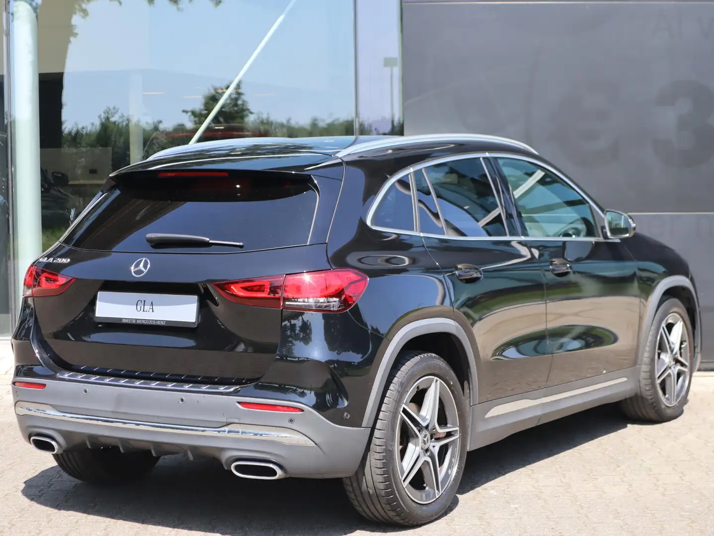Mercedes-Benz GLA 200 Business Solution AMG Zwart - 2