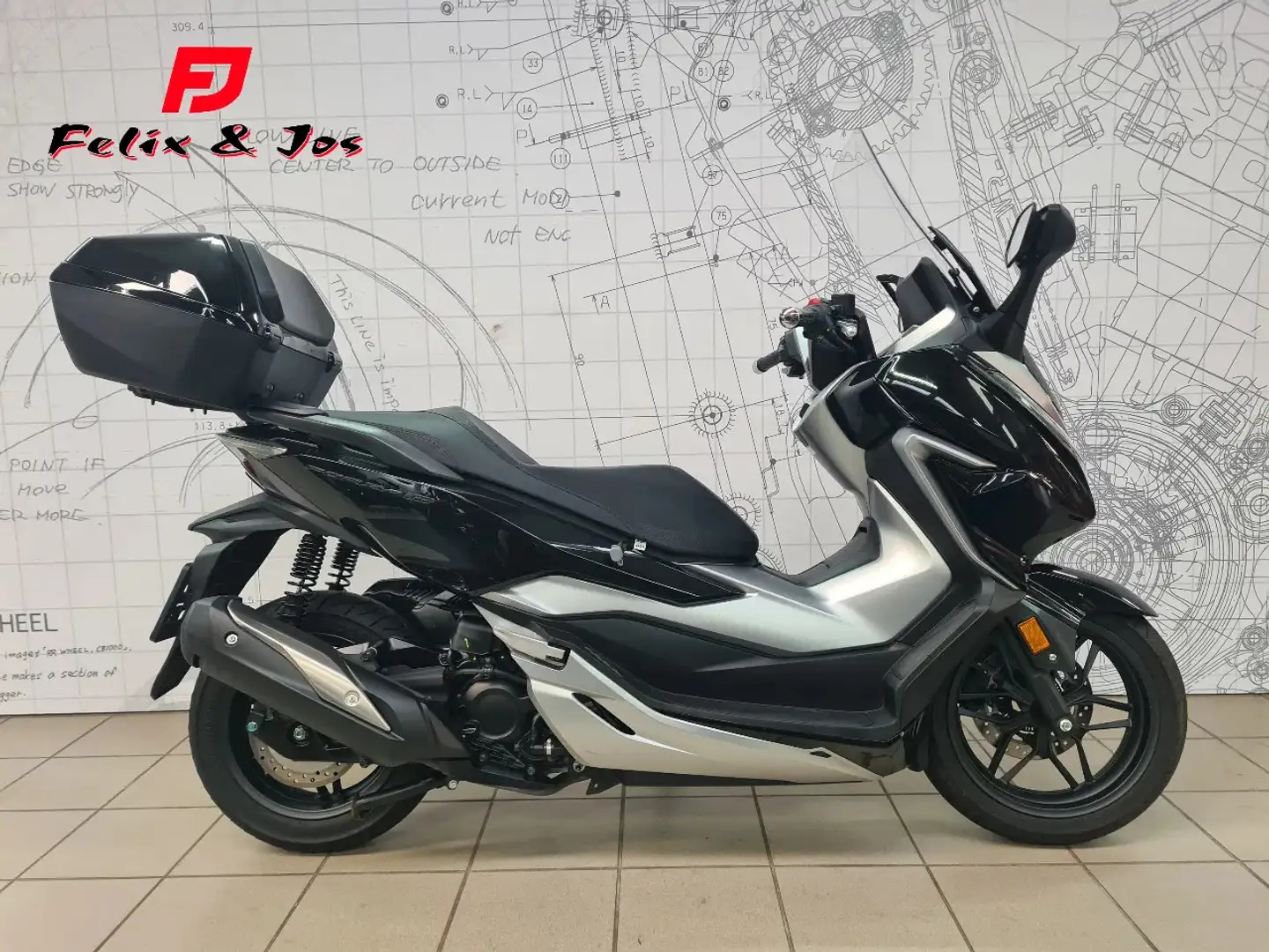 Honda Forza 300 NSS300 Negro - 1