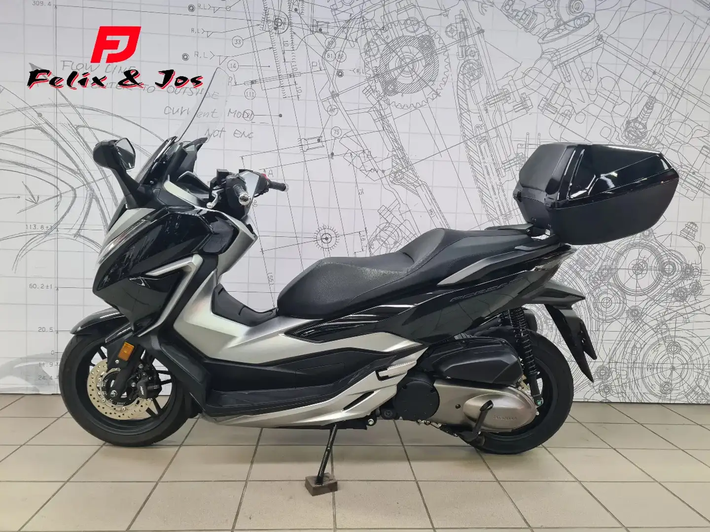Honda Forza 300 NSS300 Negro - 2