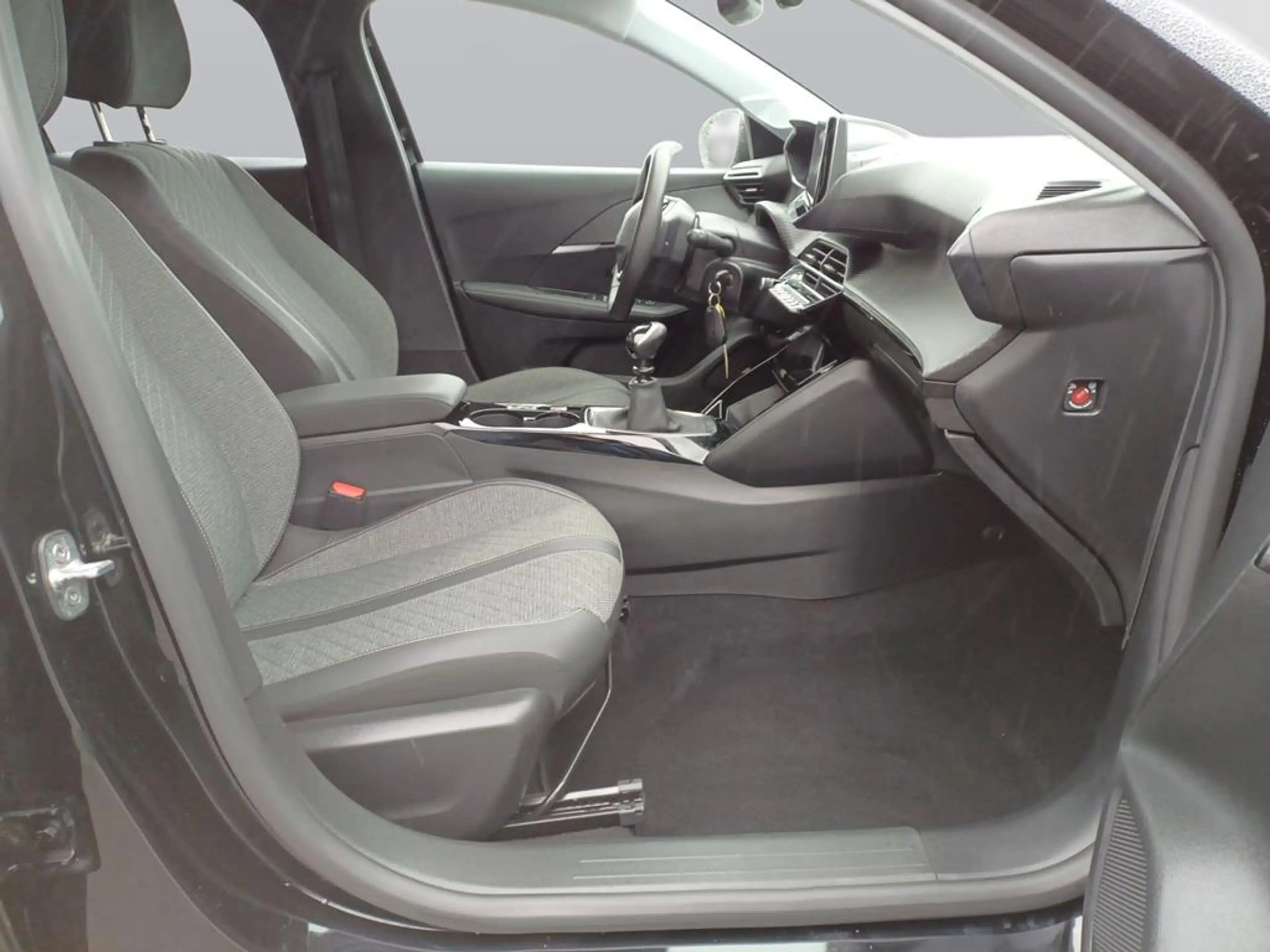 Peugeot 208 Allure — photo 11