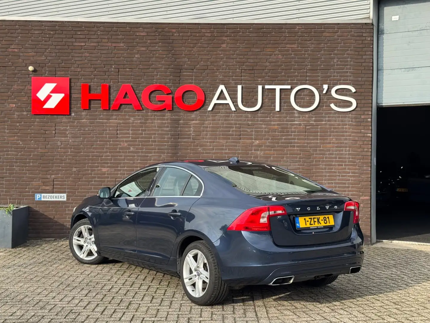 Volvo S60 2.0 D4 Momentum AUT | Navi | Cruise | Trekhaak | D Blau - 2