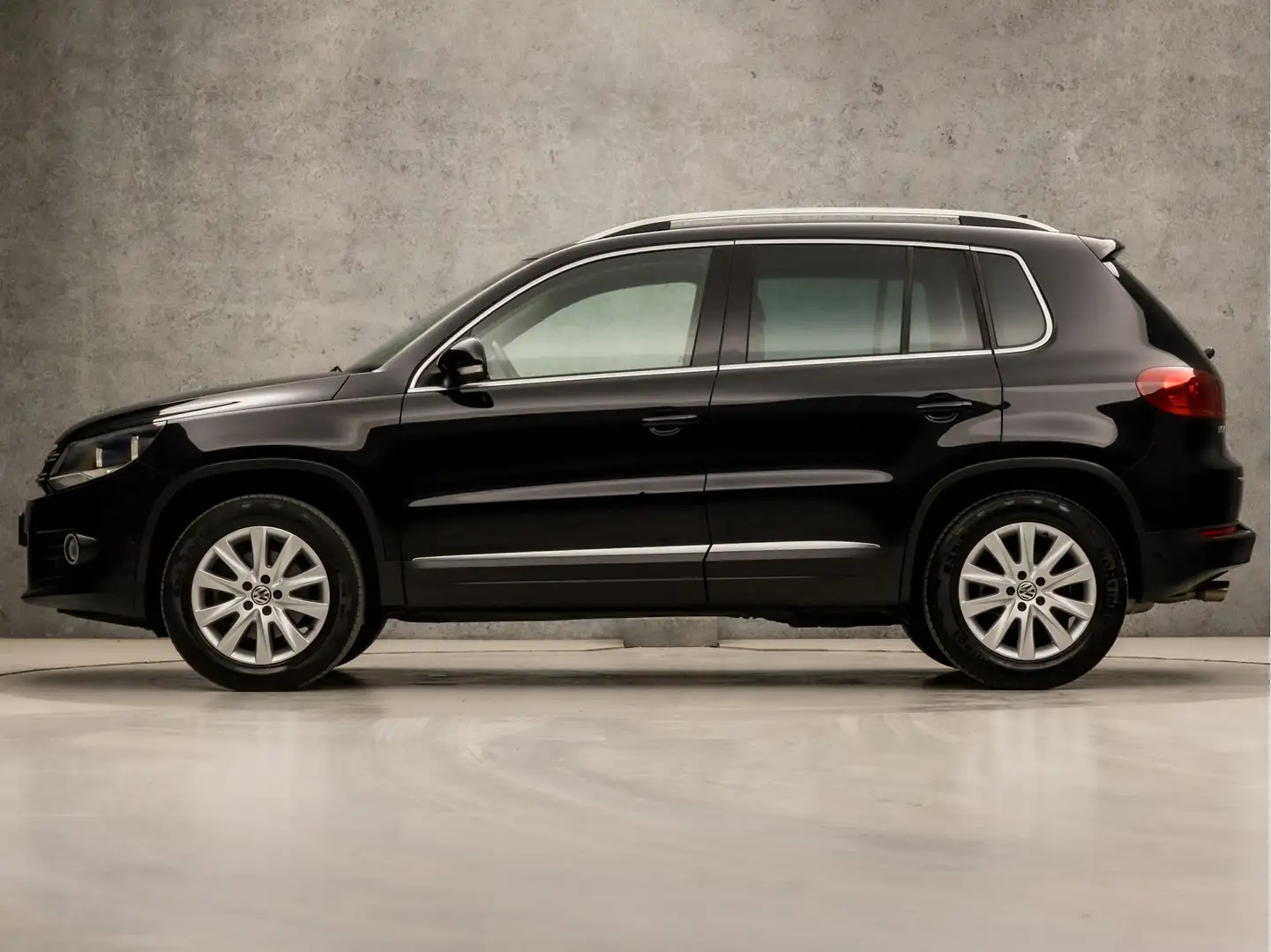 Volkswagen Tiguan 1.4 TSI Sport&Style Higline 161Pk (NAVIGATIE, NAP, Zwart - 2