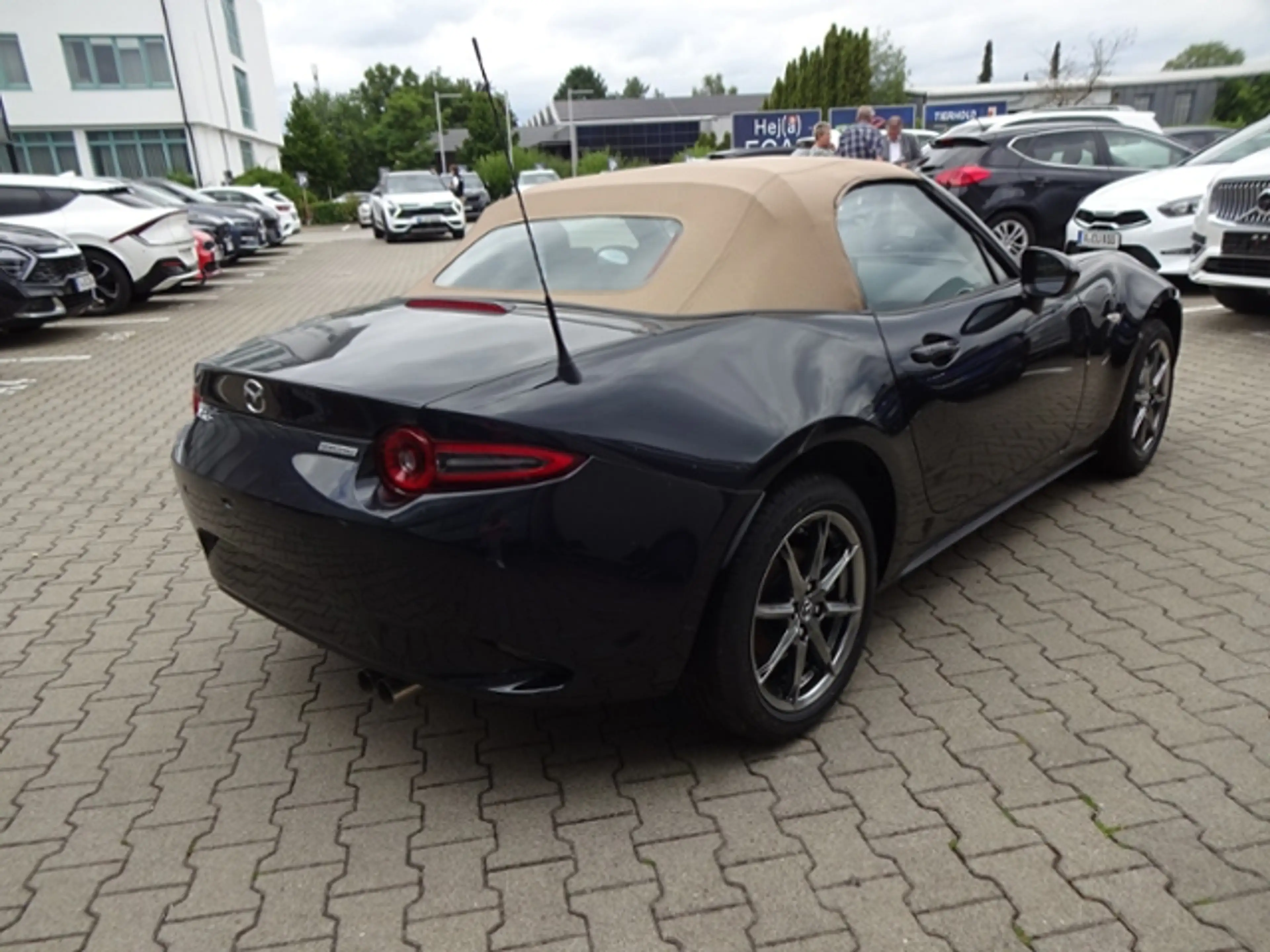 Mazda MX-5 MX-5 Kazari 1.5l SKYACTIVE-G 132 6MT RWD — photo 7