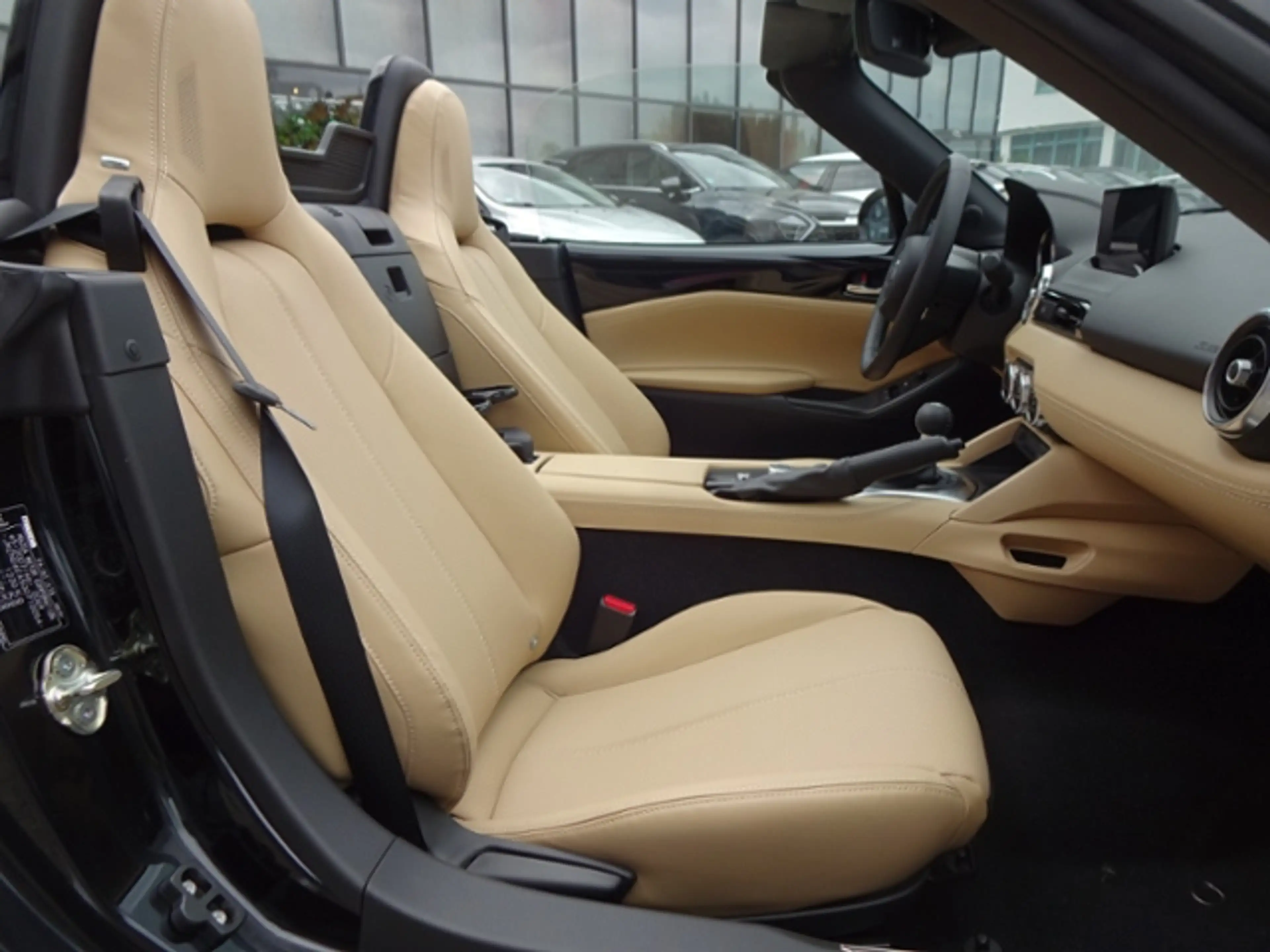 Mazda MX-5 MX-5 Kazari 1.5l SKYACTIVE-G 132 6MT RWD — photo 13