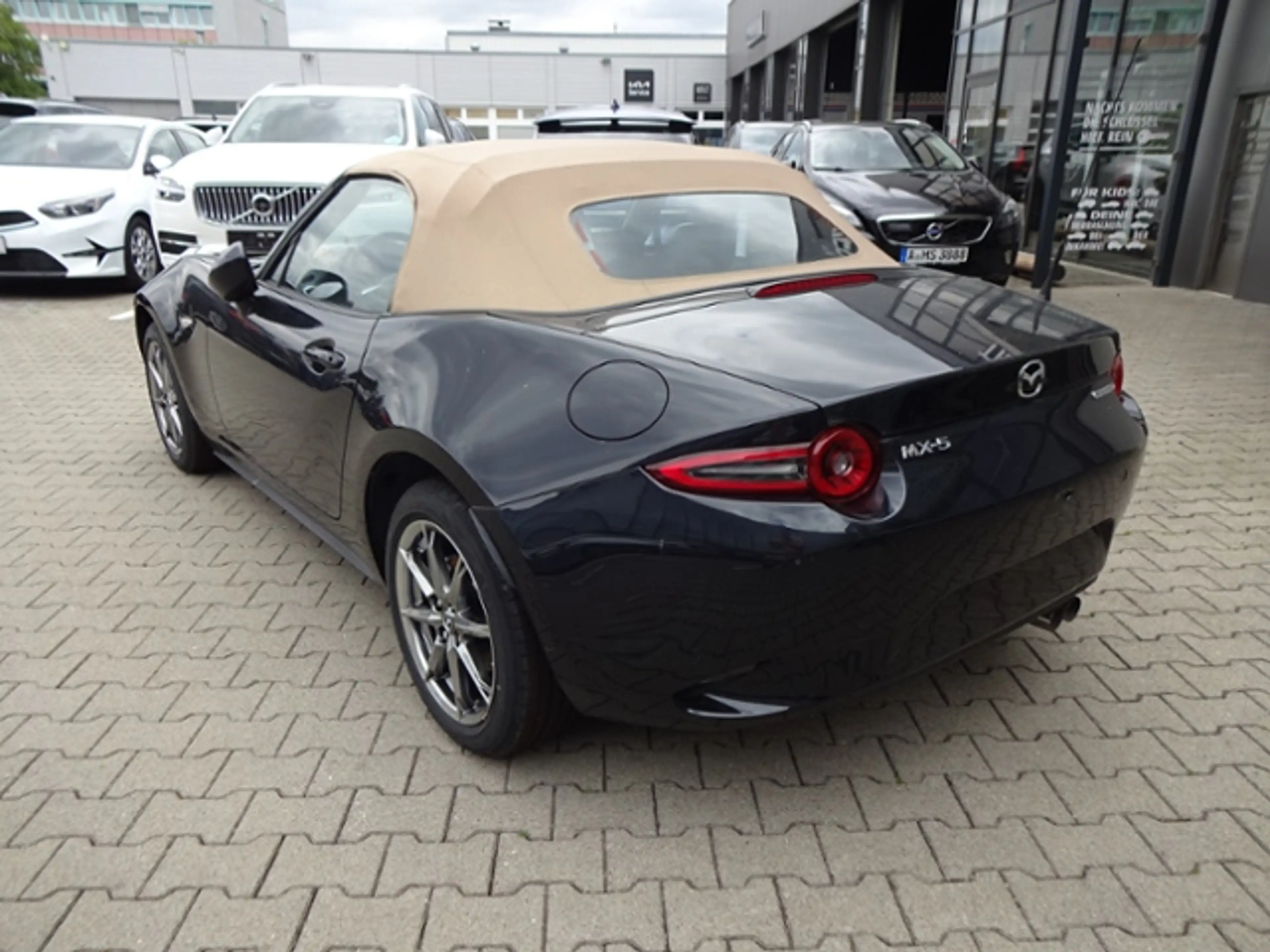 Mazda MX-5 MX-5 Kazari 1.5l SKYACTIVE-G 132 6MT RWD — photo 9