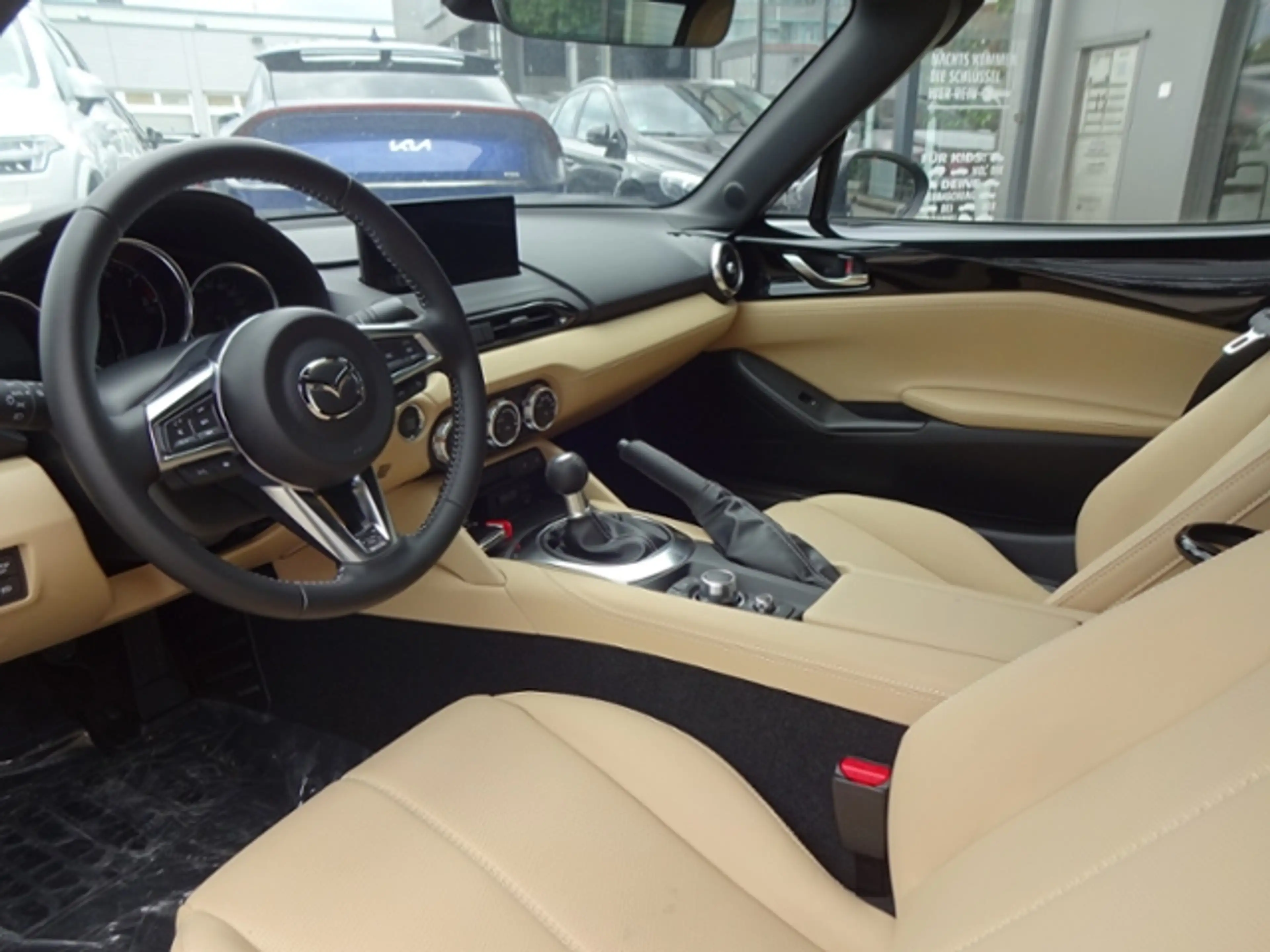 Mazda MX-5 MX-5 Kazari 1.5l SKYACTIVE-G 132 6MT RWD — photo 15