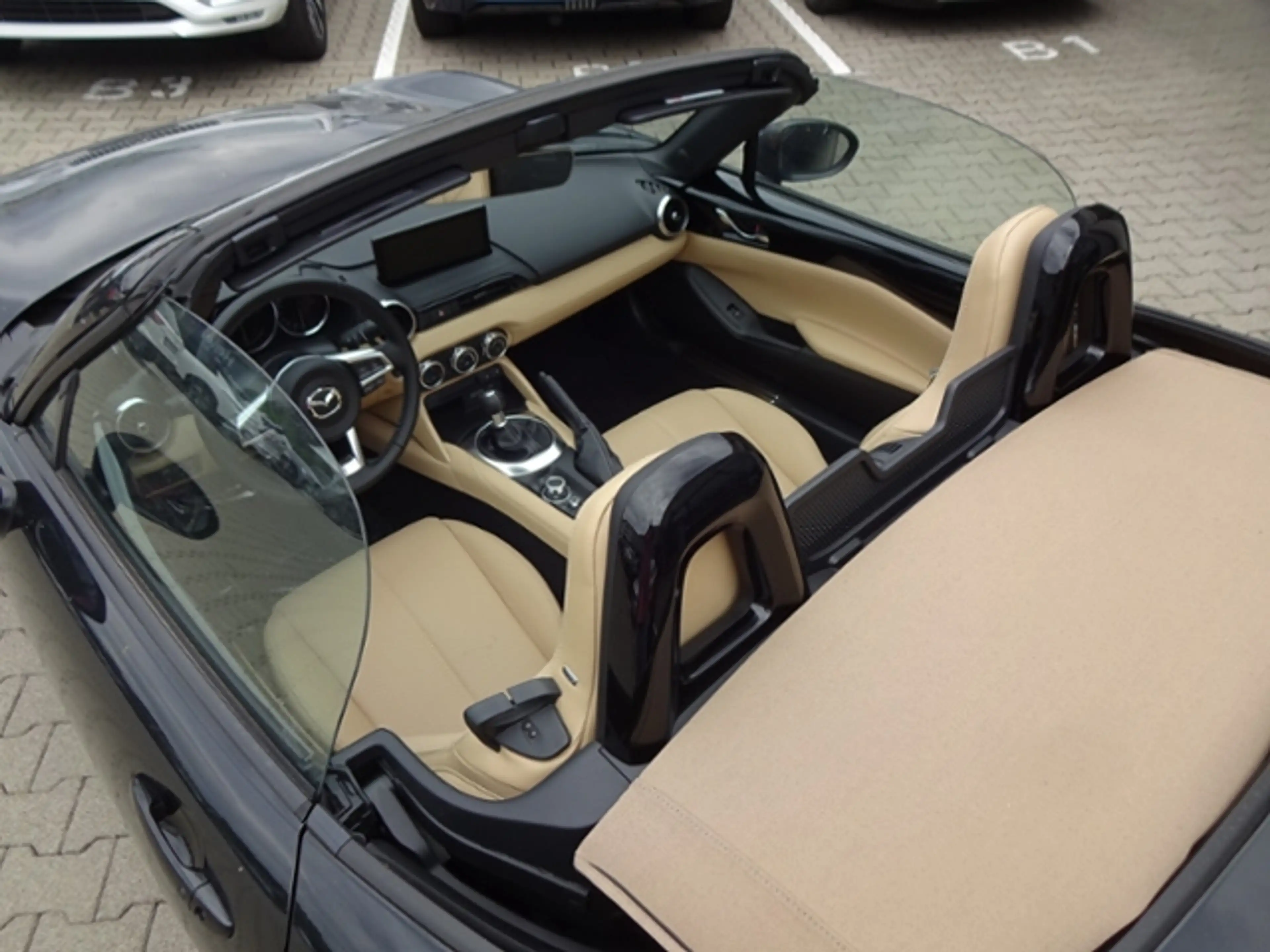 Mazda MX-5 MX-5 Kazari 1.5l SKYACTIVE-G 132 6MT RWD — photo 12