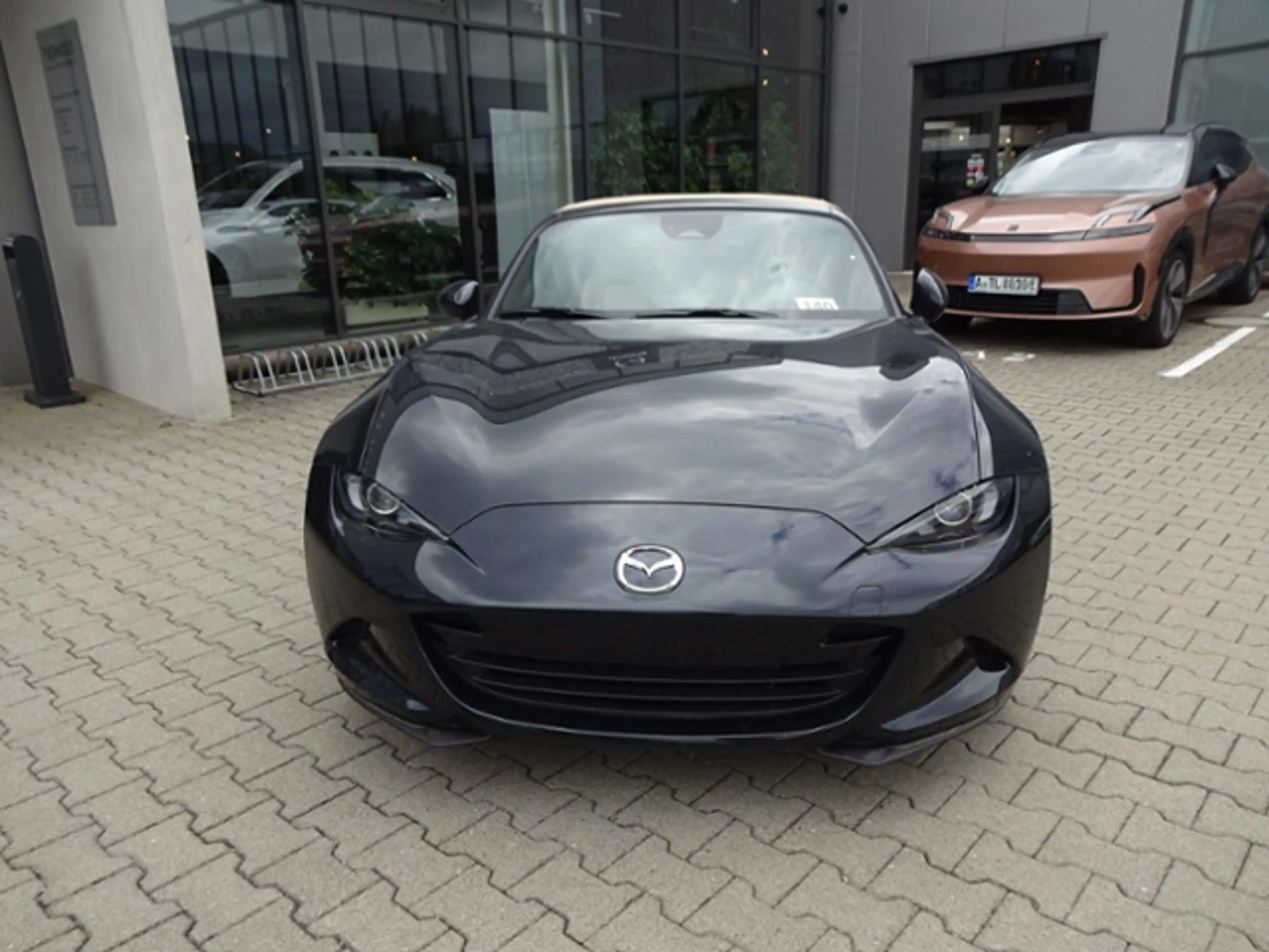 Mazda MX-5 MX-5 Kazari 1.5l SKYACTIVE-G 132 6MT RWD — photo 4