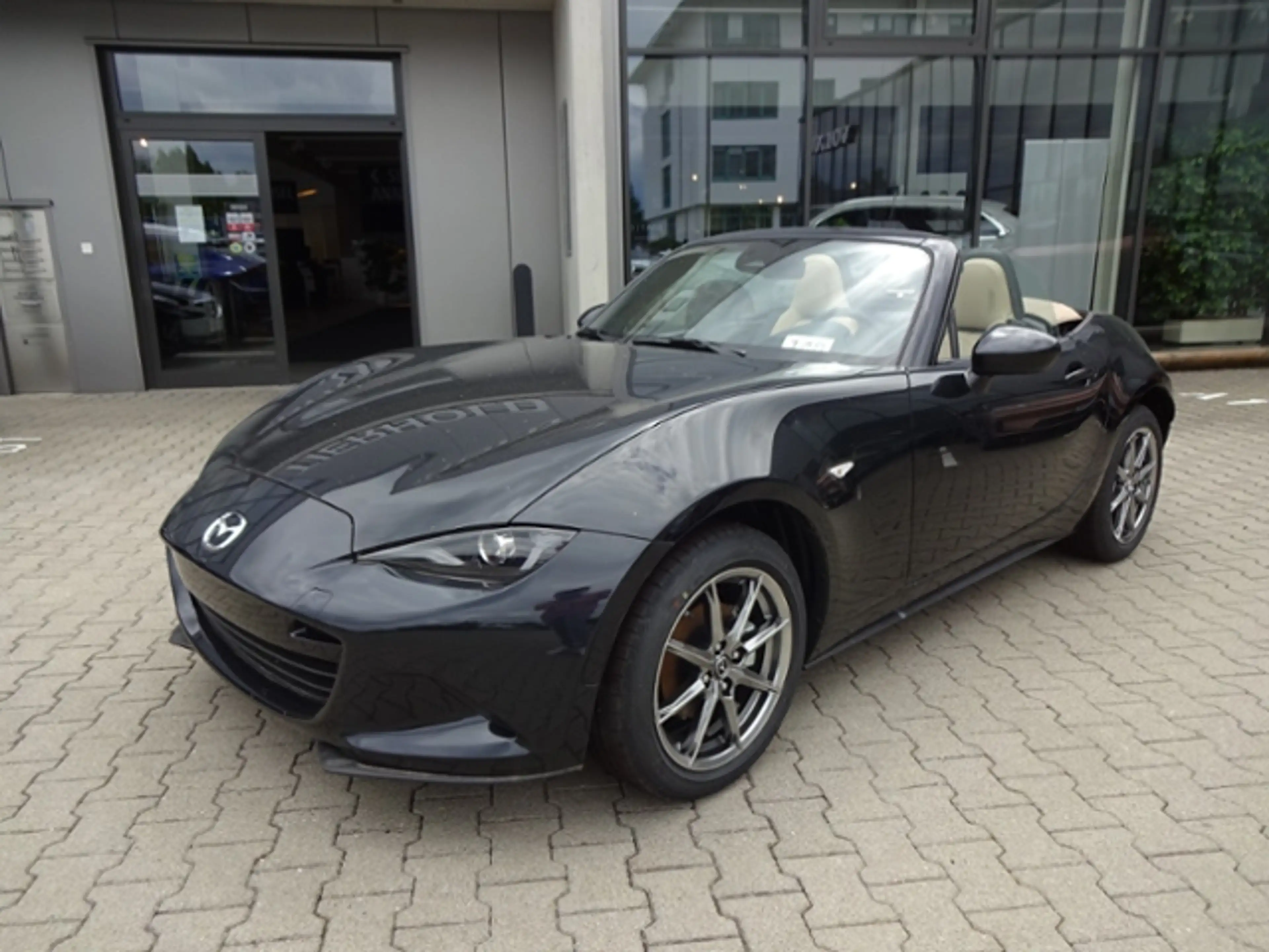 Mazda MX-5 MX-5 Kazari 1.5l SKYACTIVE-G 132 6MT RWD — photo 3