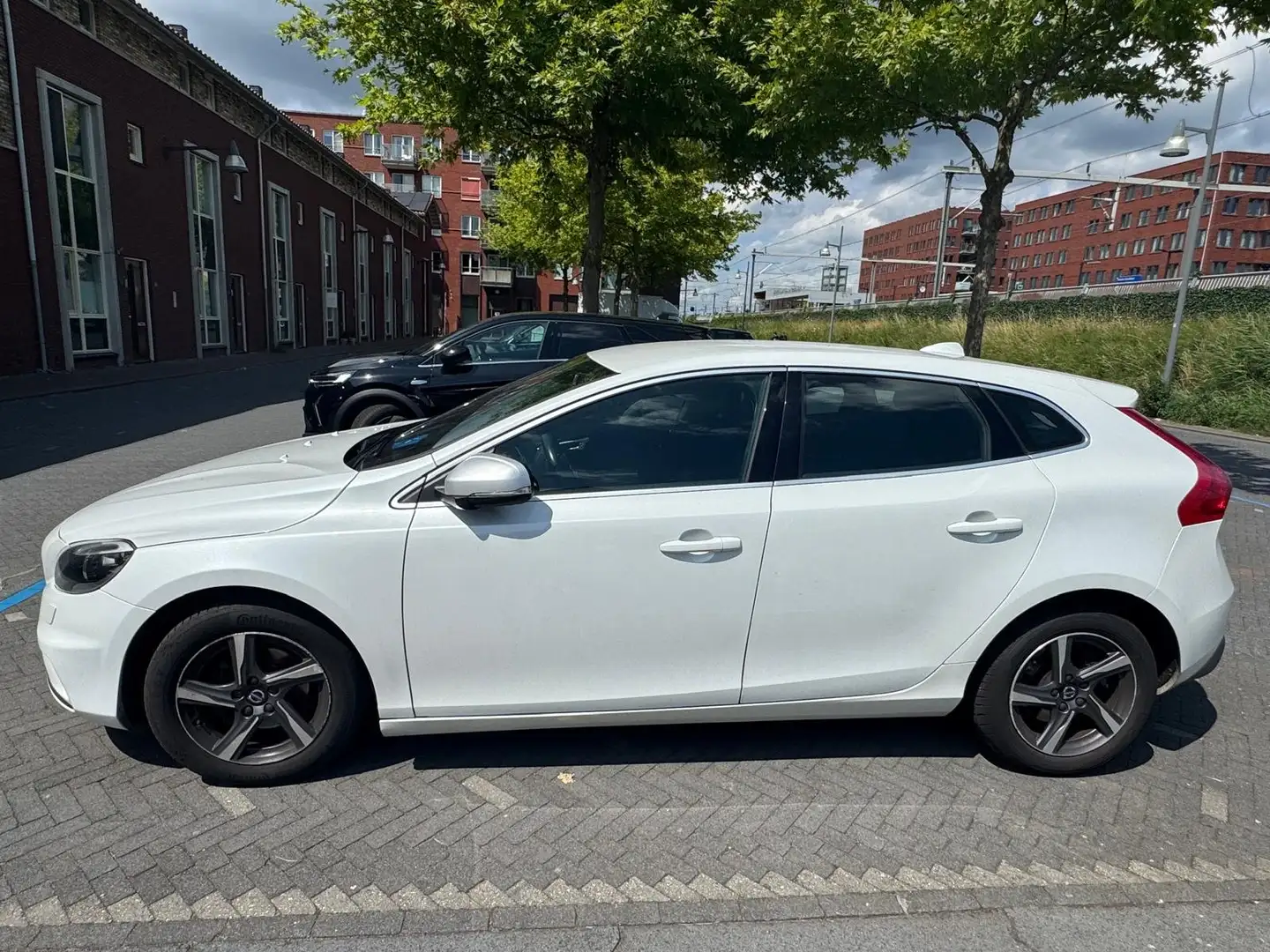 Volvo V40 V40 2.0 D2 Summum Bns Wit - 2