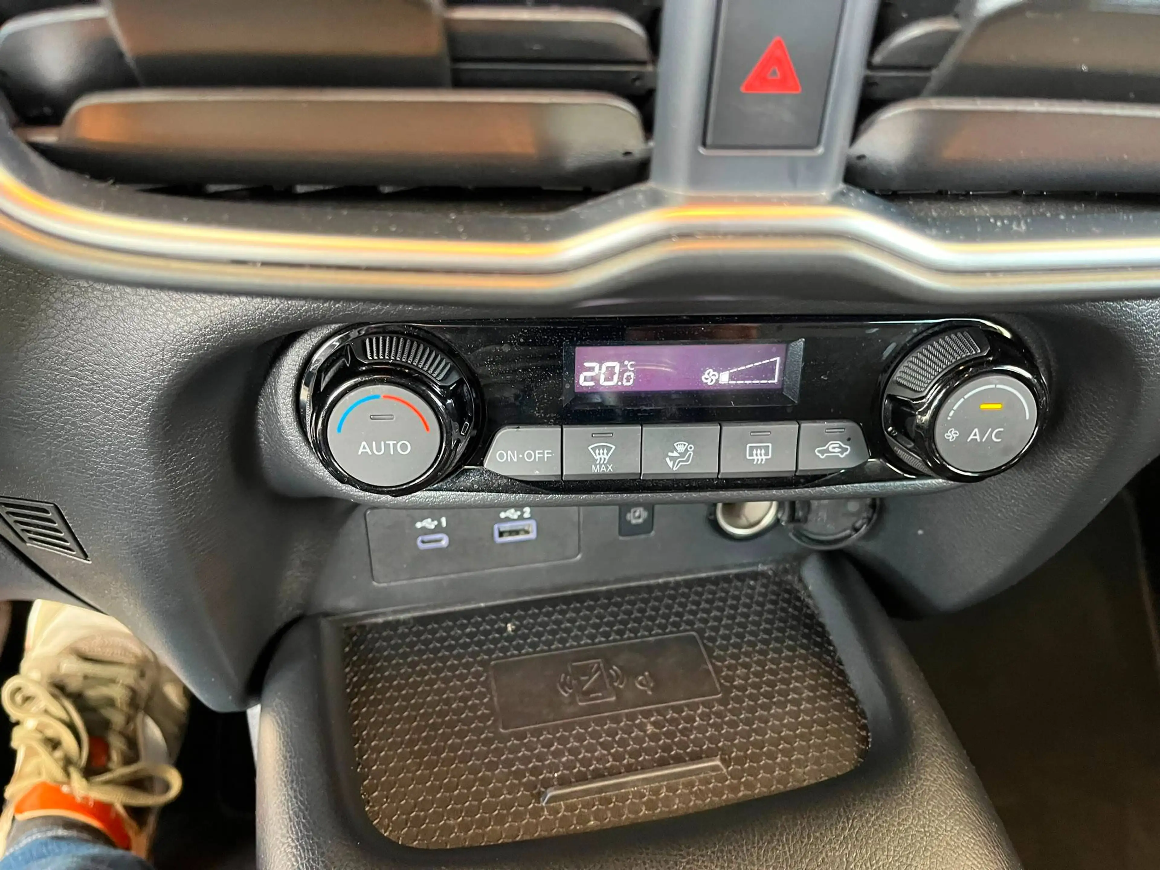 Nissan Juke Juke 1.0 DIG-T 2WD N-Design (EU6AP) — photo 9