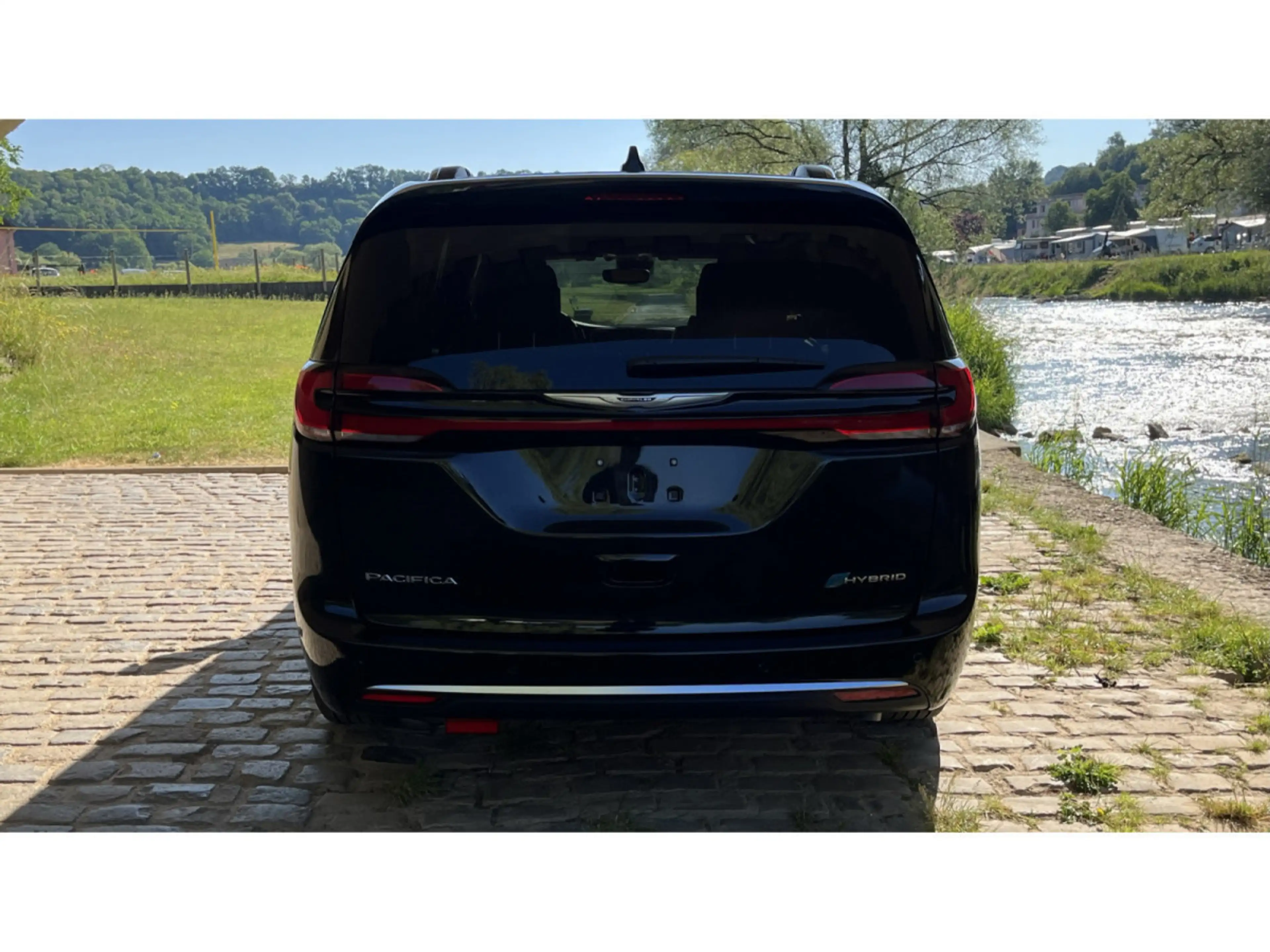 Chrysler Pacifica Limited Pinnacle Hybrid DVD FULL — photo 5