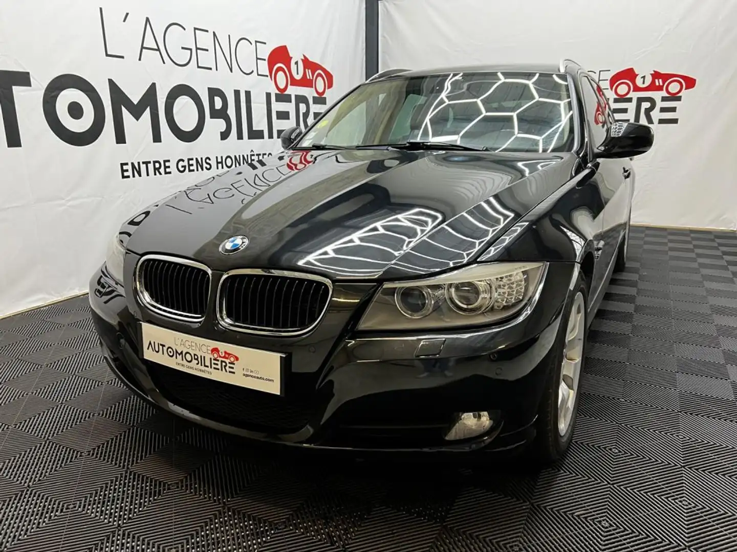 BMW 330 Touring 330xdA 245ch Luxe Noir - 2