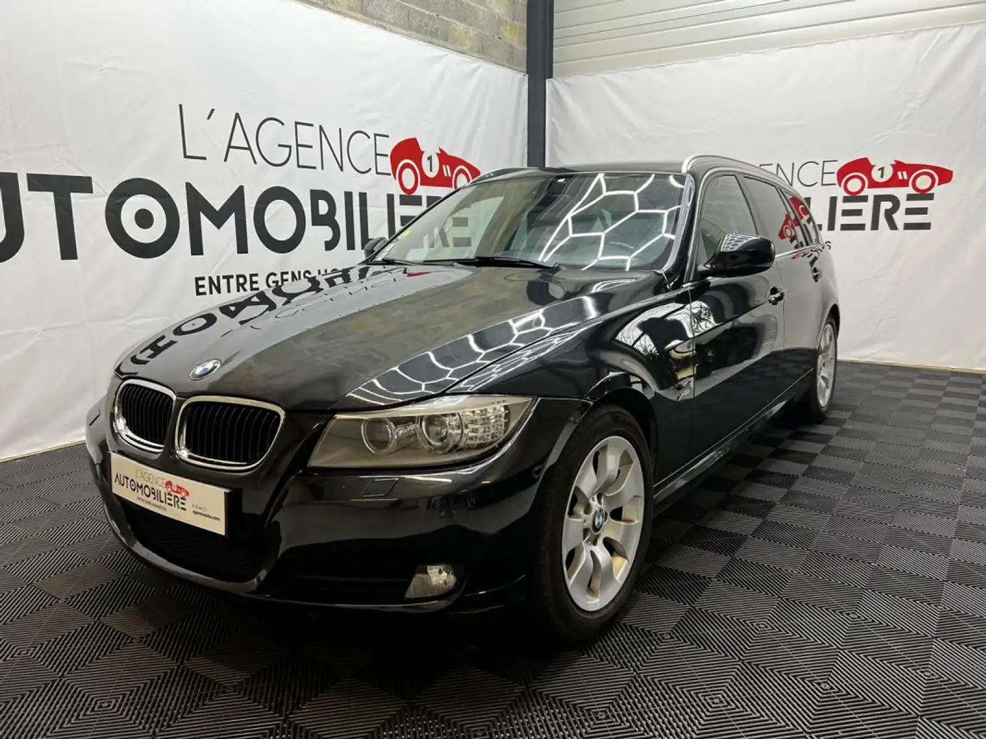 BMW 330 Touring 330xdA 245ch Luxe Noir - 1