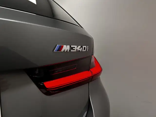BMW 3 Series view 13