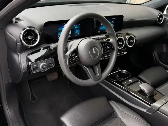 Mercedes-Benz A view 9