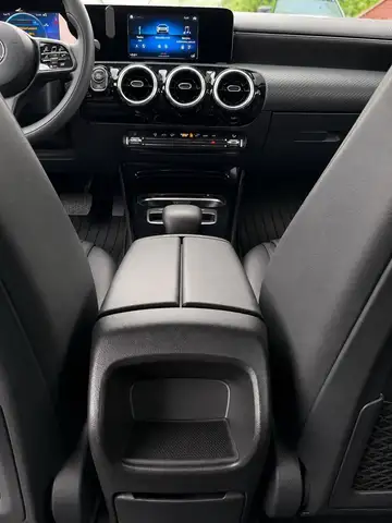 Mercedes-Benz A view 15