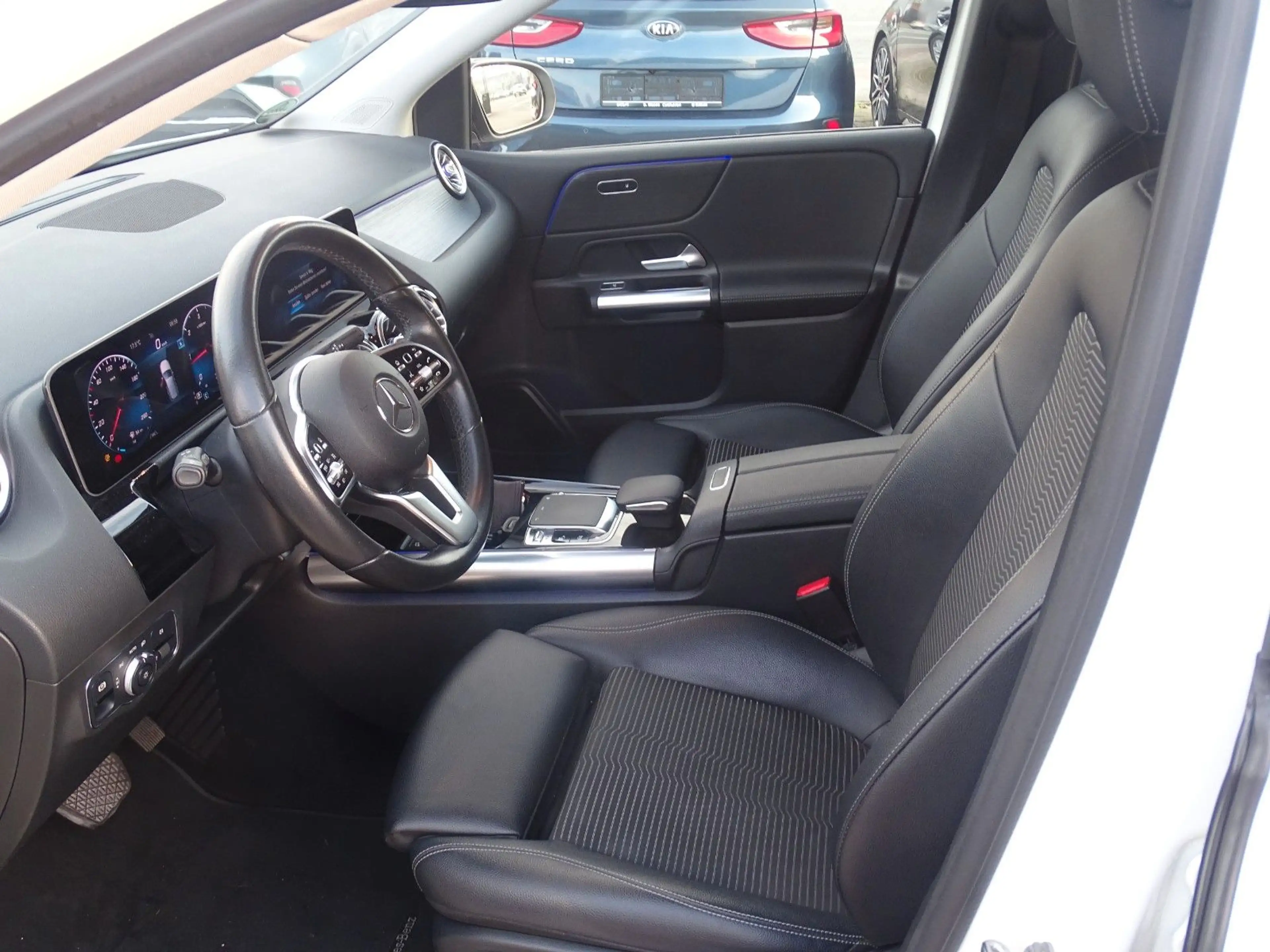 Mercedes-Benz B 200 d Progressiv A/T — photo 10