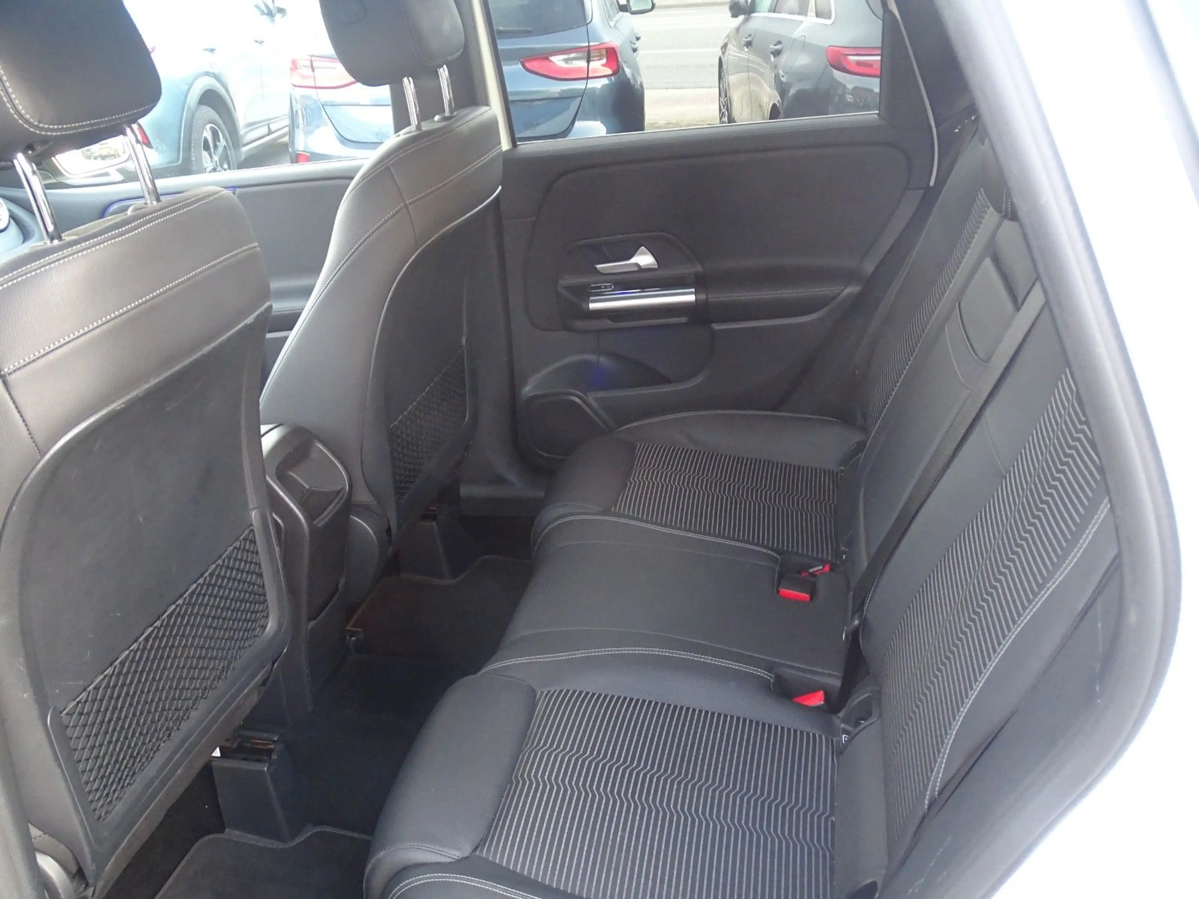 Mercedes-Benz B 200 d Progressiv A/T — photo 12