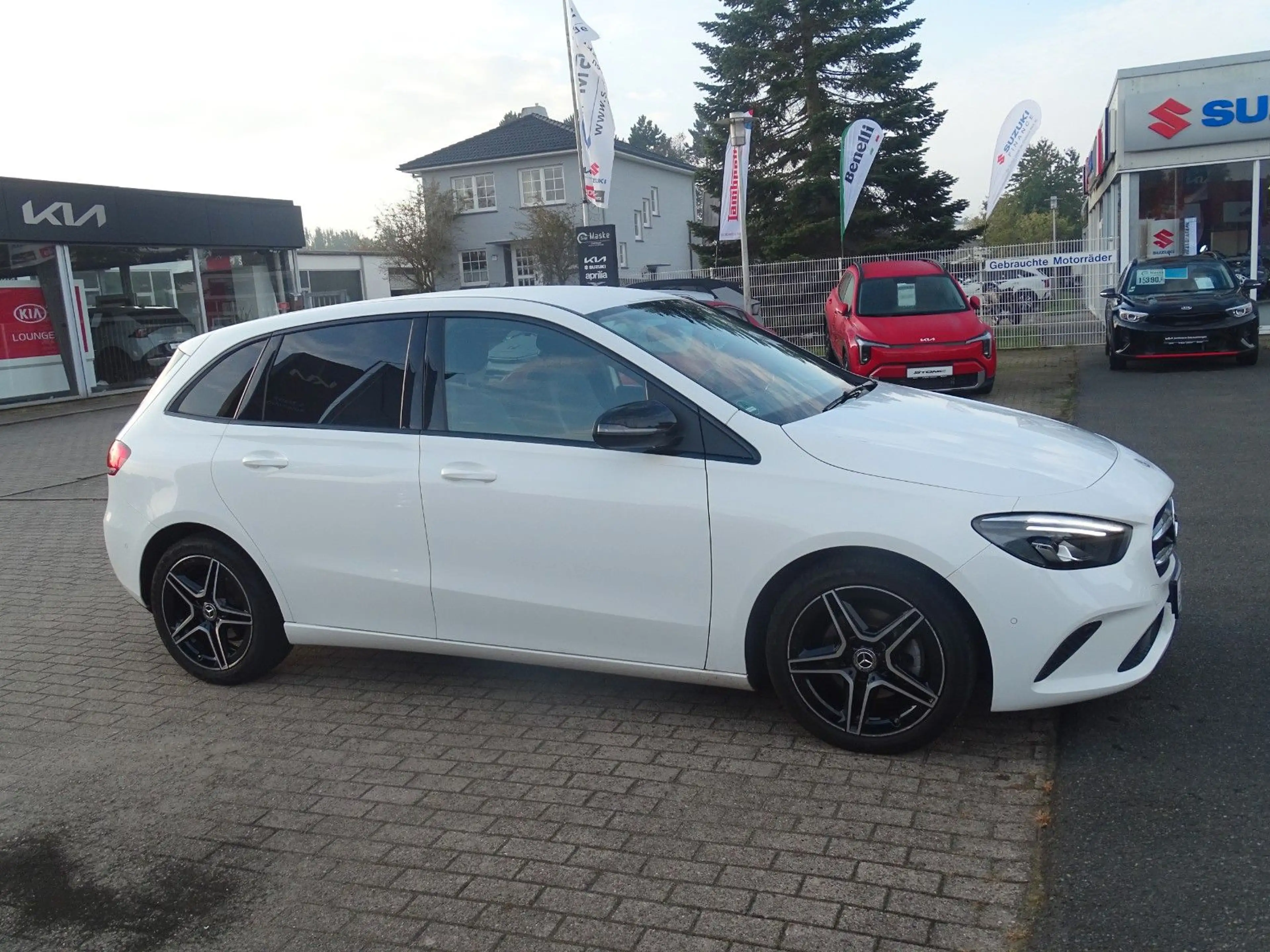 Mercedes-Benz B 200 d Progressiv A/T — photo 3