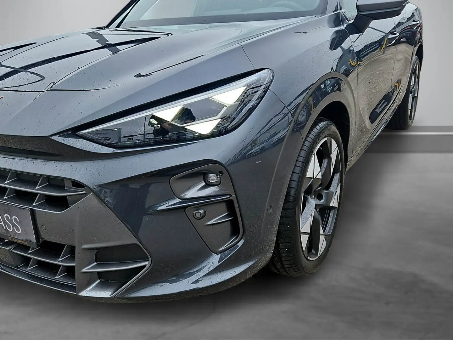 CUPRA Terramar 1.5 e-TSI 150 PS DSG Grau - 2