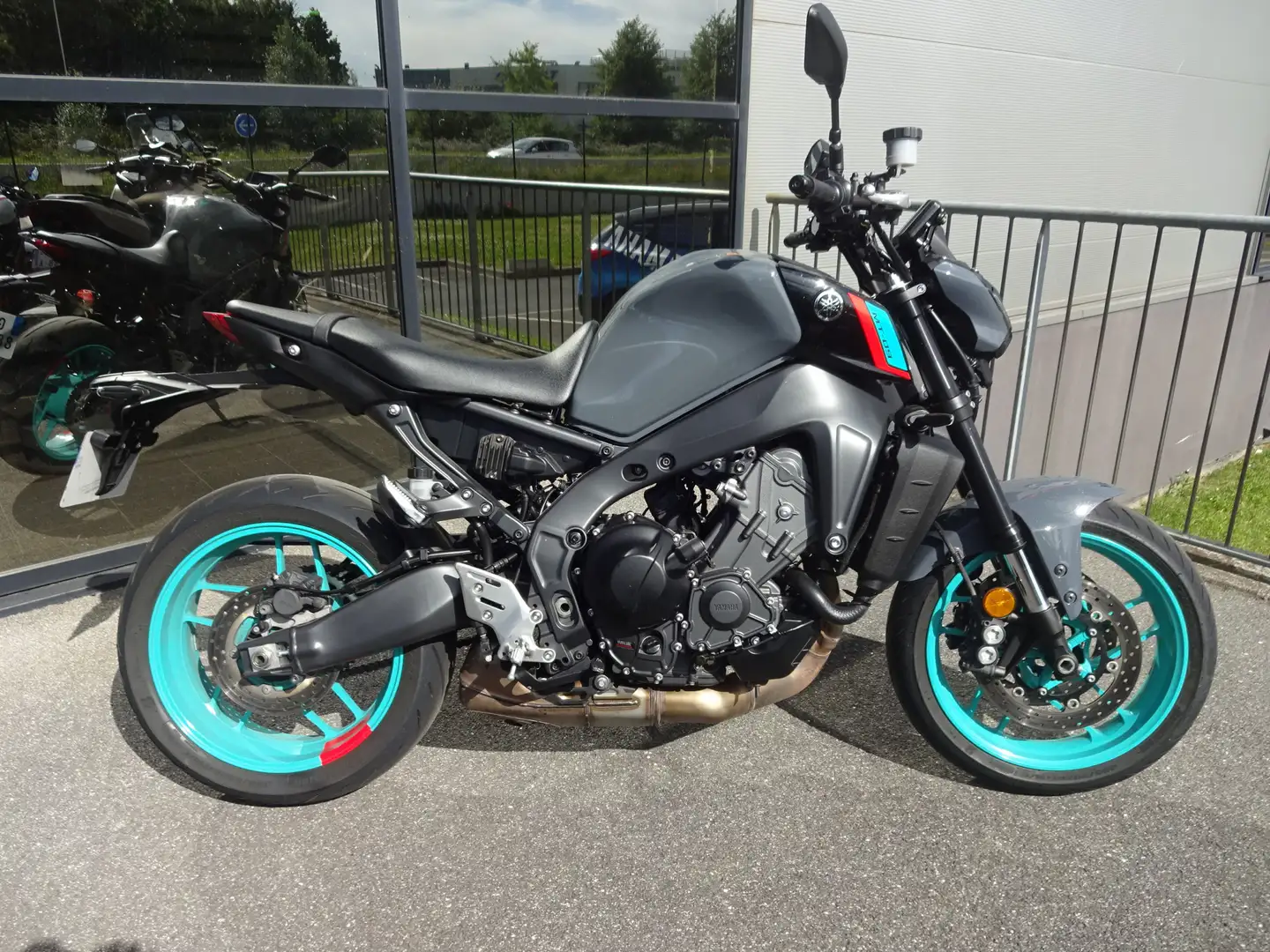 Yamaha MT-09 Gris - 1