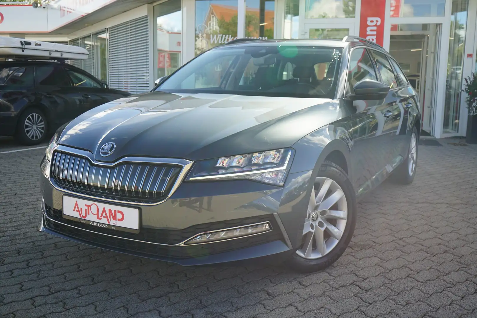 Skoda Superb Combi 1.4 TSI iV DSG Ambition LED Navi Grijs - 2