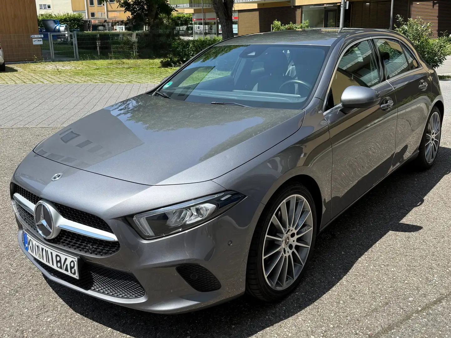 Mercedes-Benz A 200 A-Klasse Diesel d 8G-DCT Progressive Grau - 2