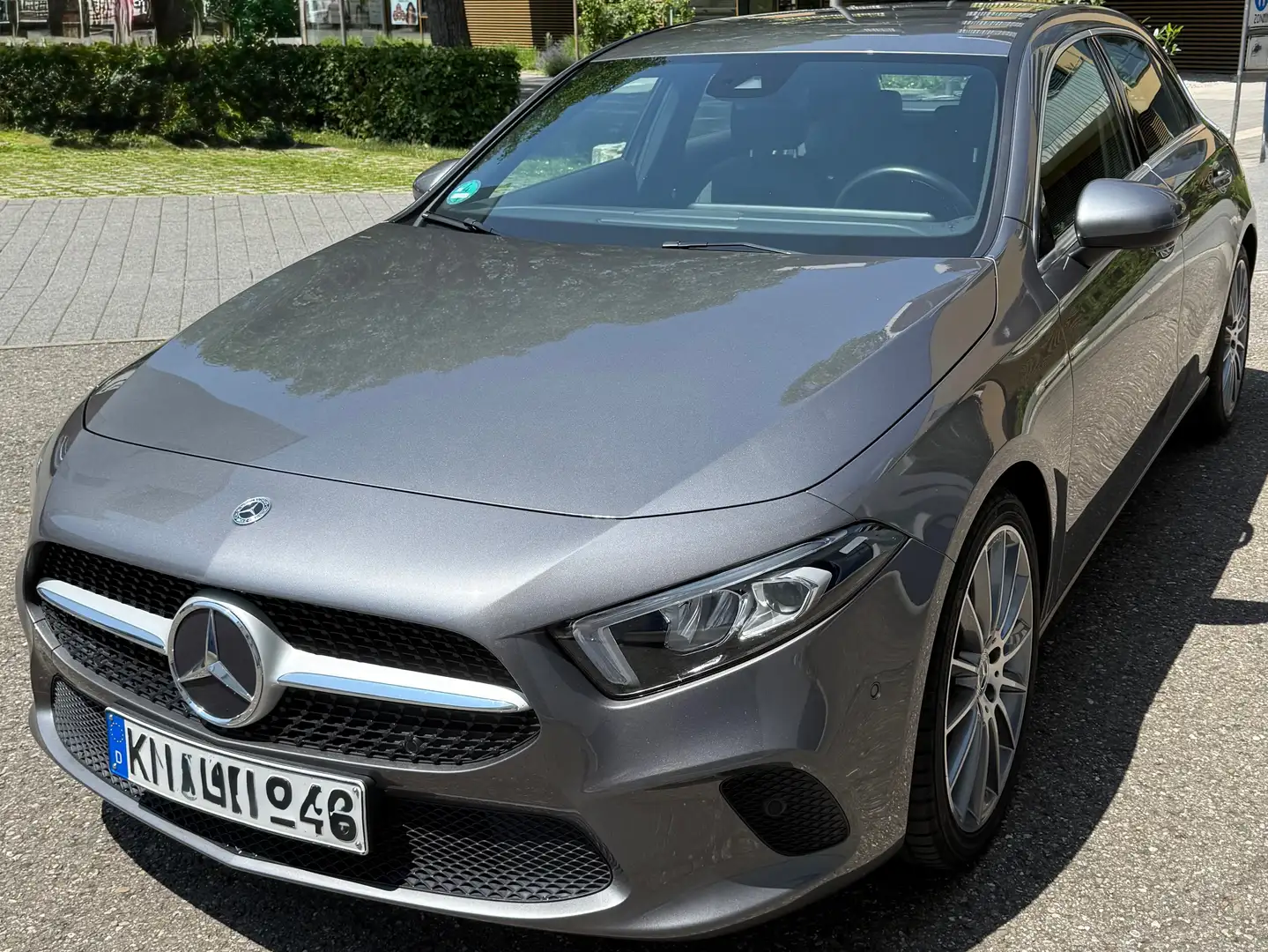Mercedes-Benz A 200 A-Klasse Diesel d 8G-DCT Progressive Grau - 1
