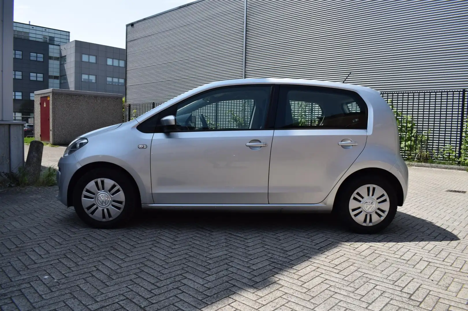 Volkswagen up! 1.0 move up! NLauto 5 Deurs 6 mnd GARANTIE DealerO Grijs - 2