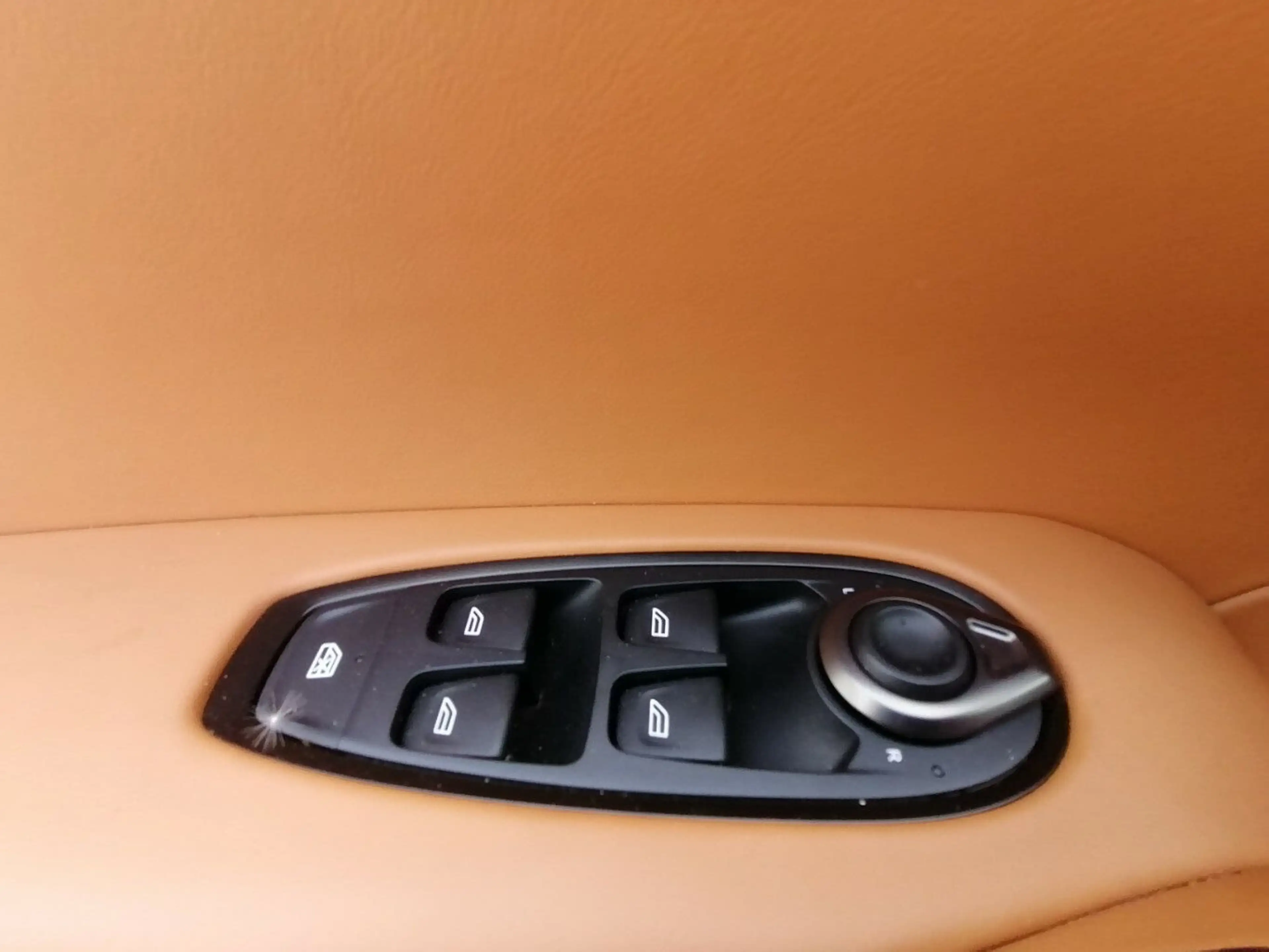 Aston Martin DBX Concours Blau Vollausstattung-6 800 KM- — photo 18
