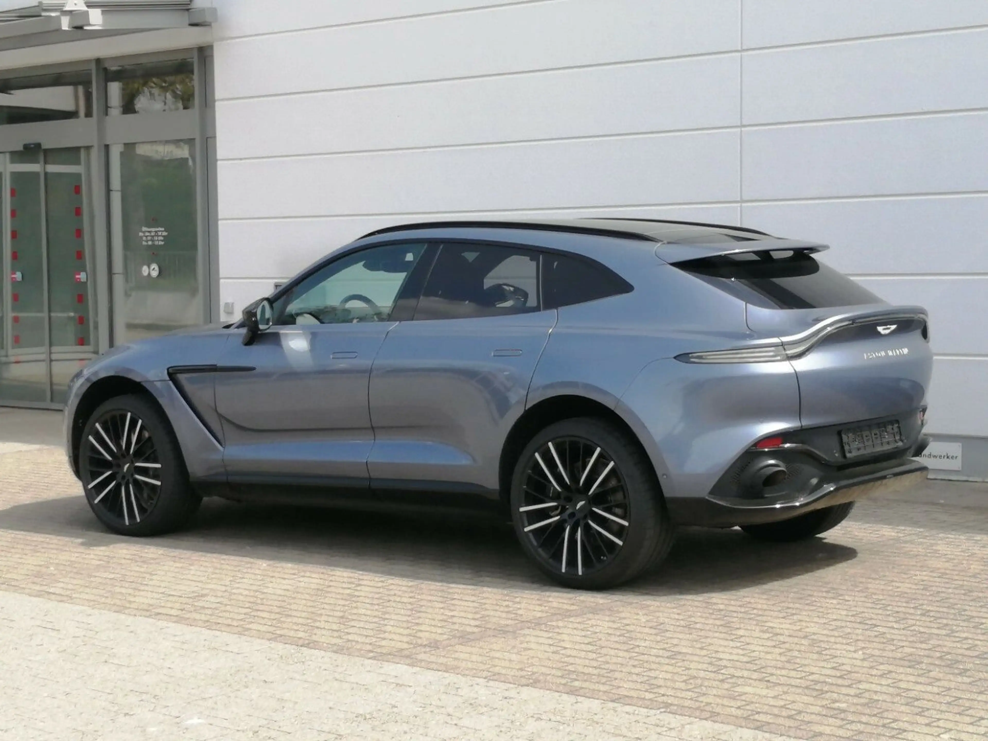 Aston Martin DBX Concours Blau Vollausstattung-6 800 KM- — photo 5