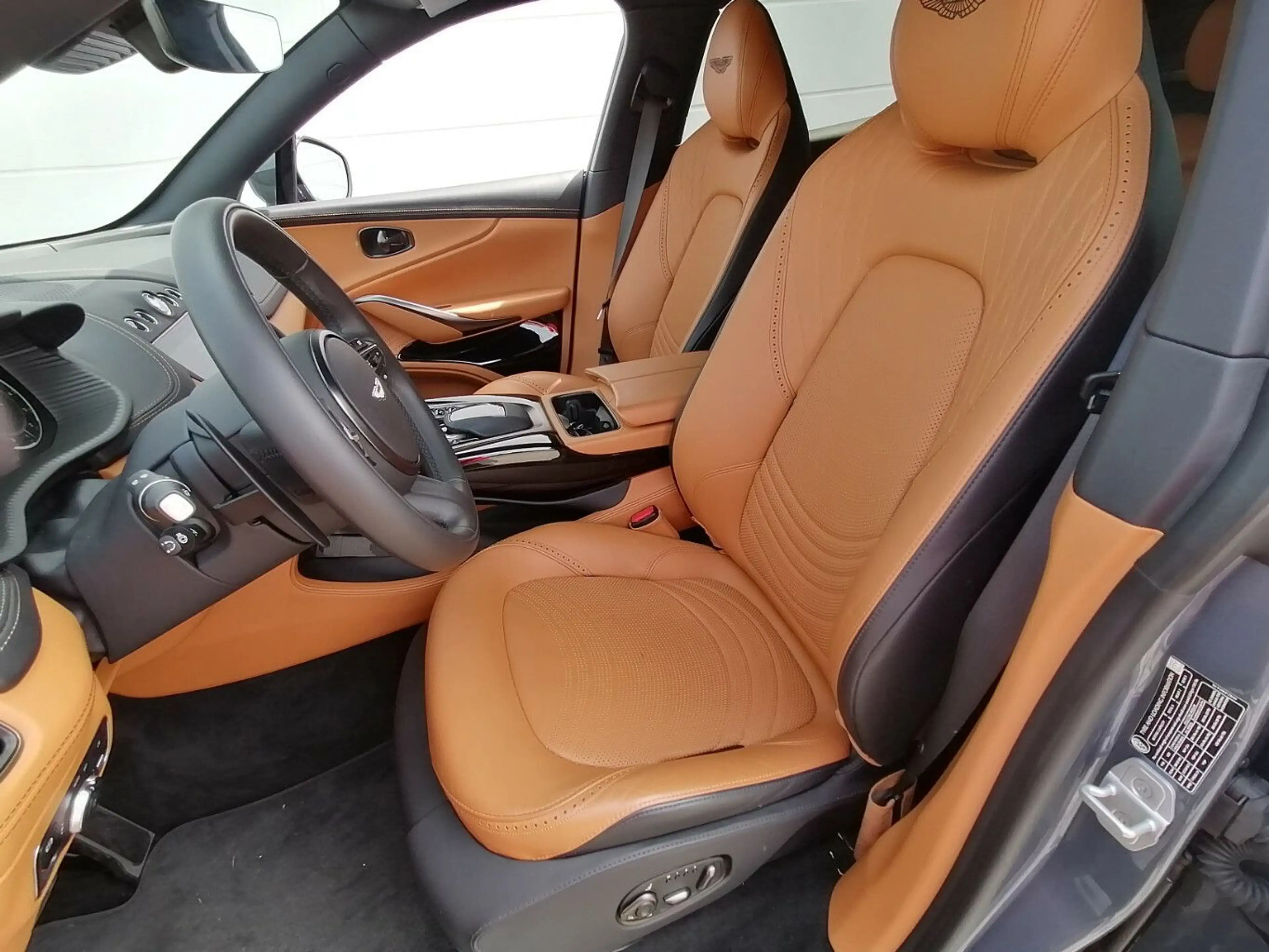 Aston Martin DBX Concours Blau Vollausstattung-6 800 KM- — photo 9