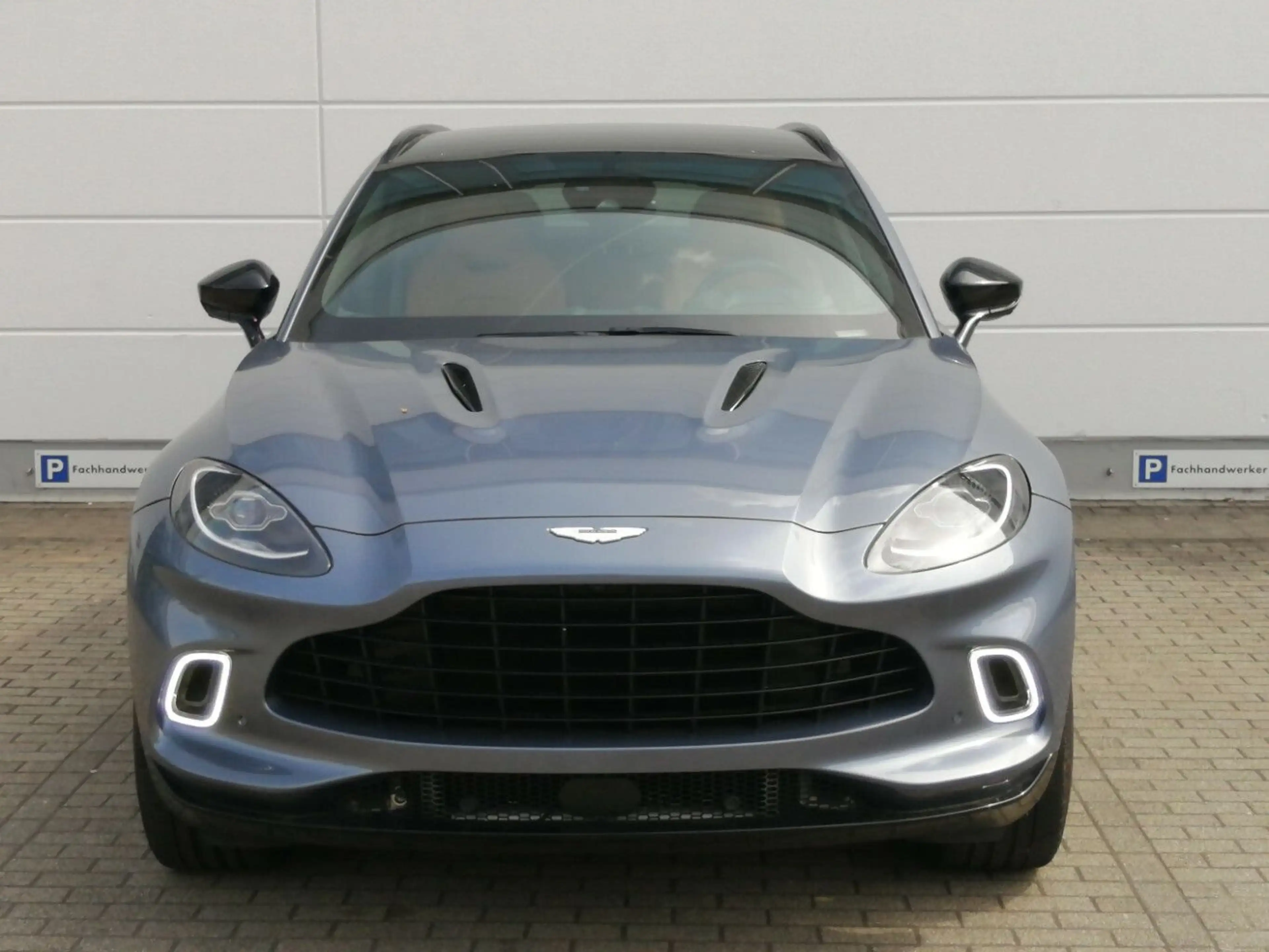 Aston Martin DBX Concours Blau Vollausstattung-6 800 KM- — photo 7