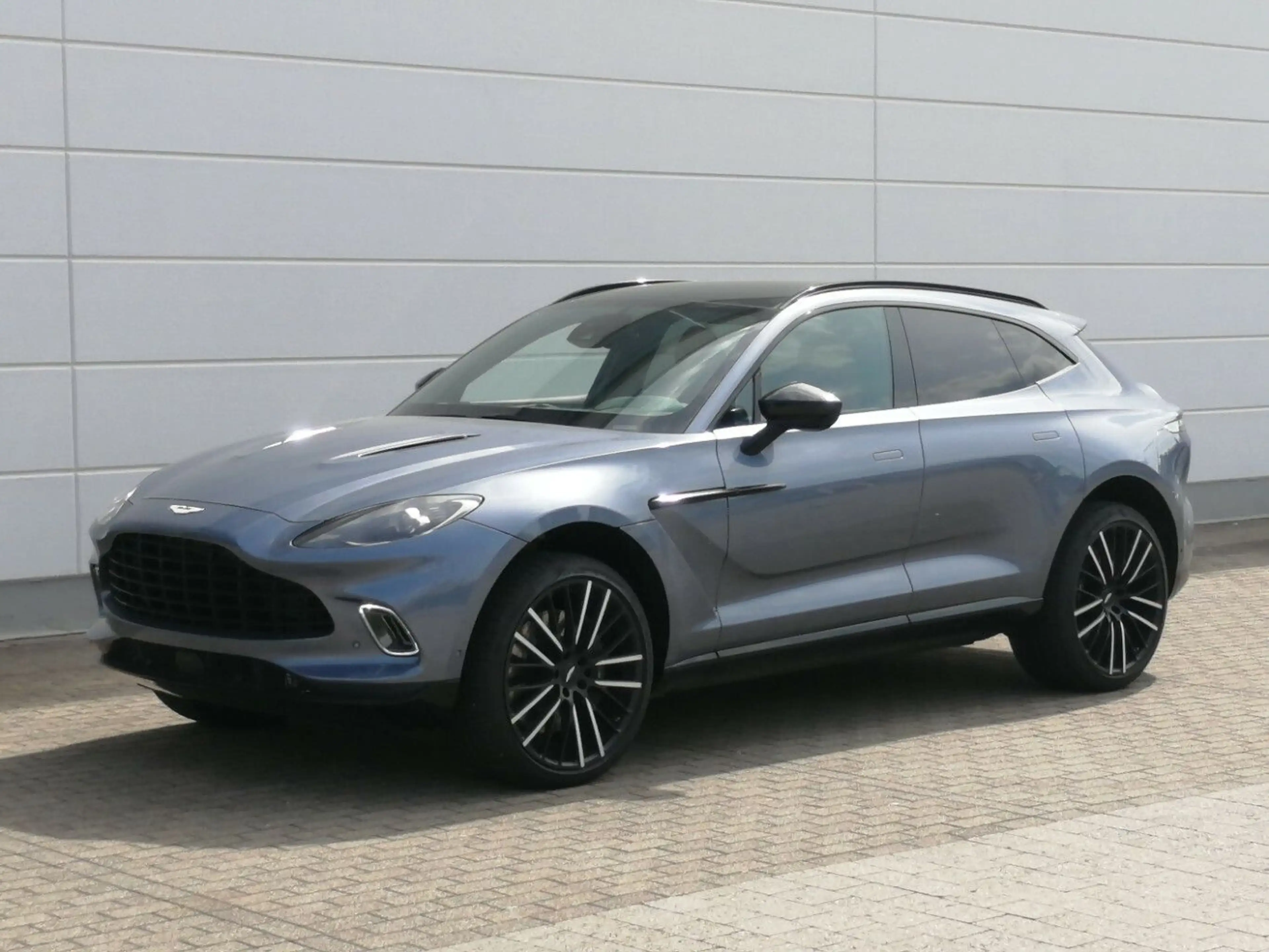 Aston Martin DBX Concours Blau Vollausstattung-6 800 KM-
