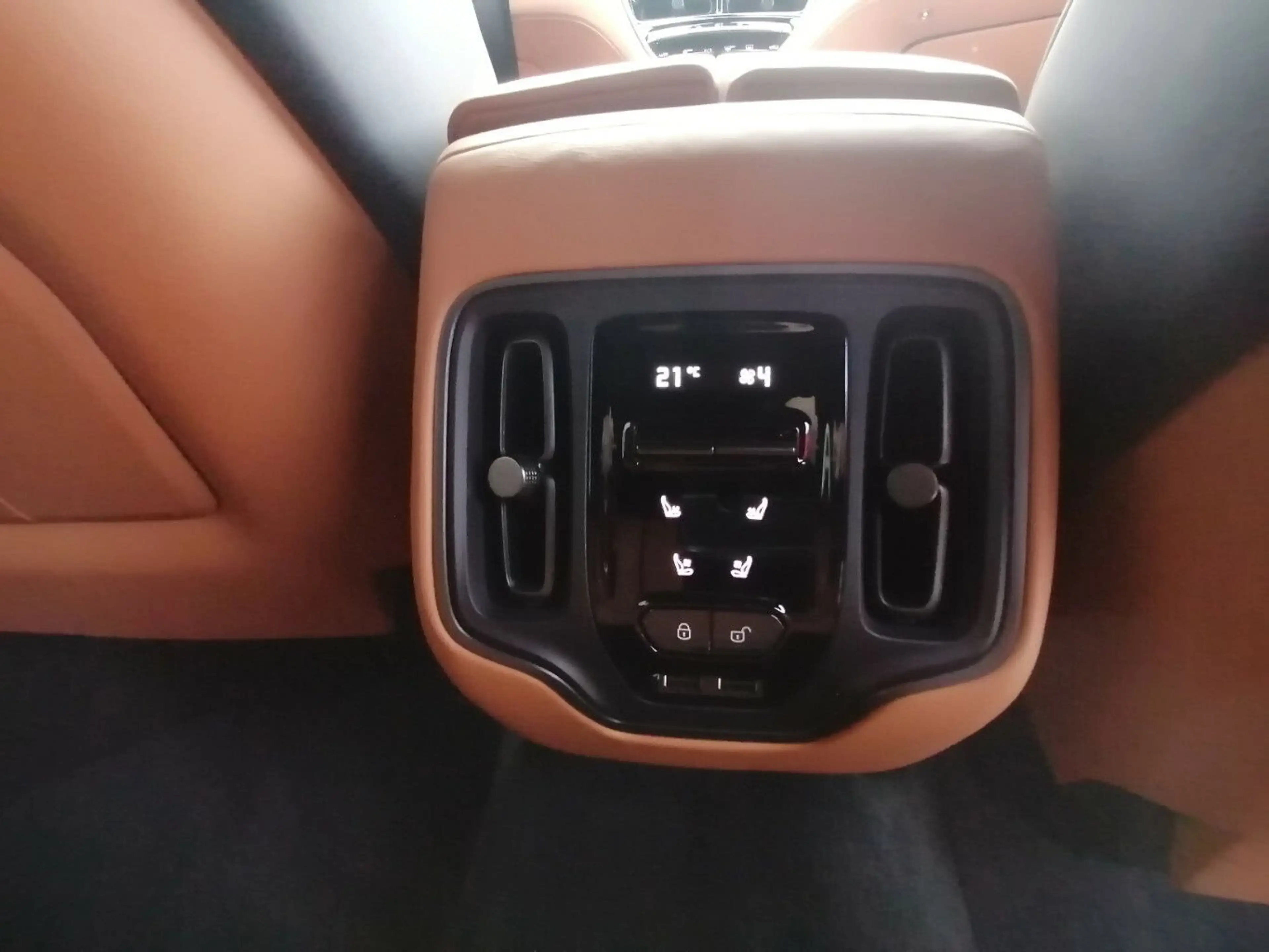Aston Martin DBX Concours Blau Vollausstattung-6 800 KM- — photo 16