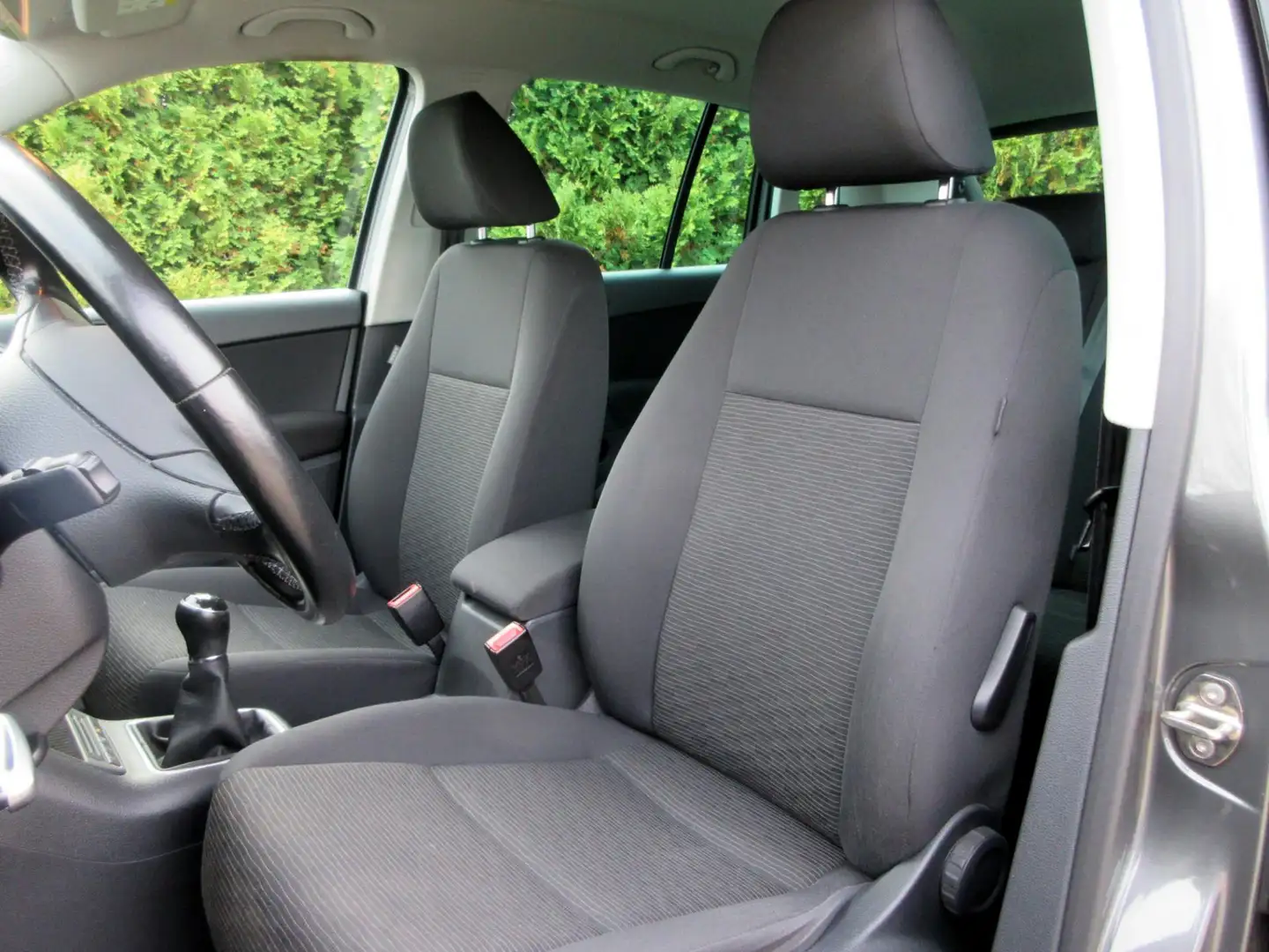 Volkswagen Tiguan 1.4 TSI Comfort&Design Edition *Navi*ECC* Grau - 2