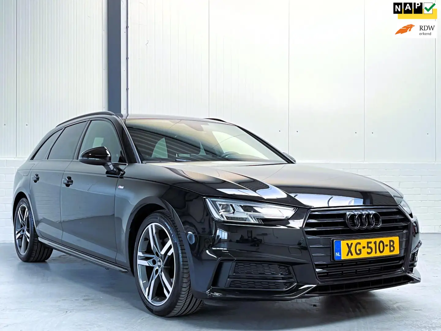 Audi A4 Avant 2.0 TFSI MHEV Sport S line black edition Zwart - 1